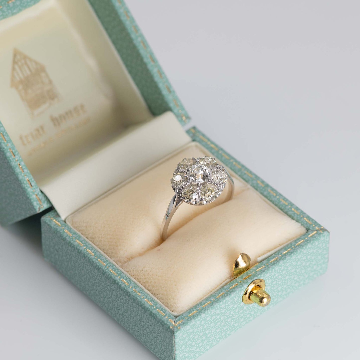 Vintage 18ct White Gold 2 Carat Diamond Cluster Ring - Friar House