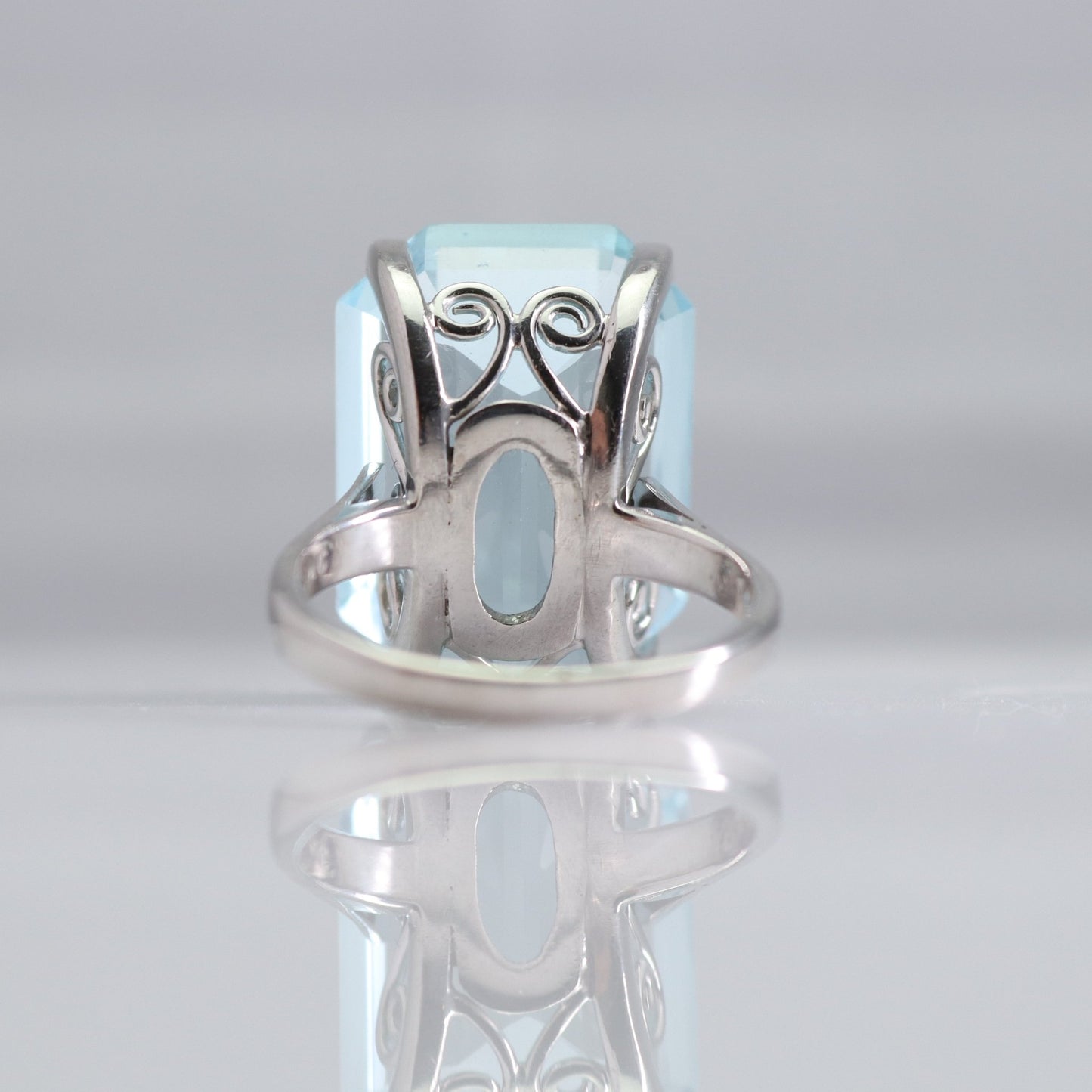 18CT White Gold Large Aquamarine Ring Circa 1940's - Friar House