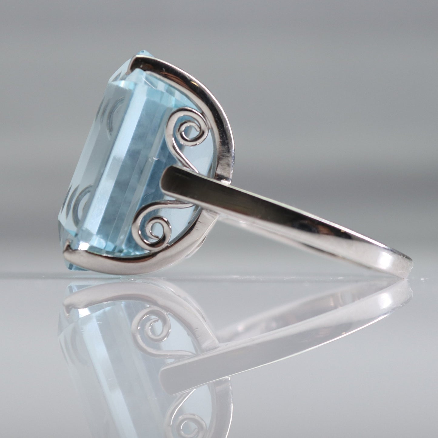 18CT White Gold Large Aquamarine Ring Circa 1940's - Friar House