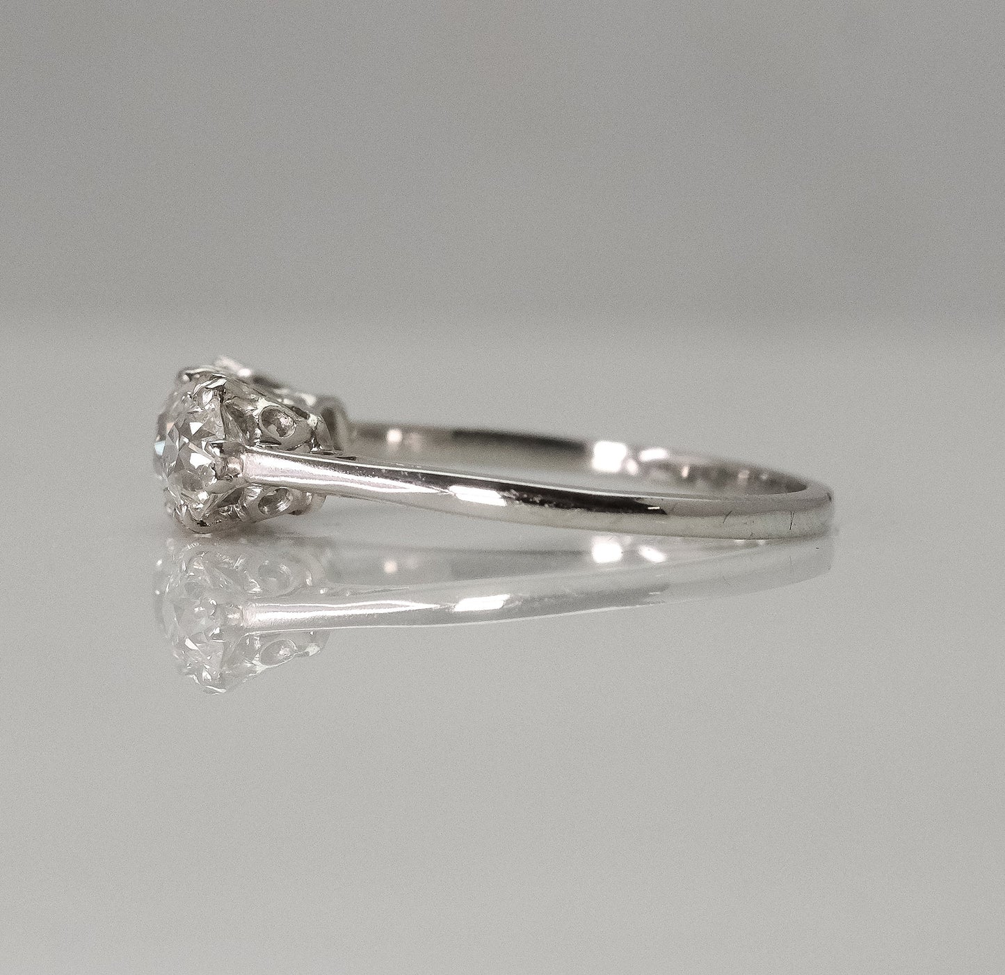 1930s Platinium Three Stone Daimond Ring - Friar House