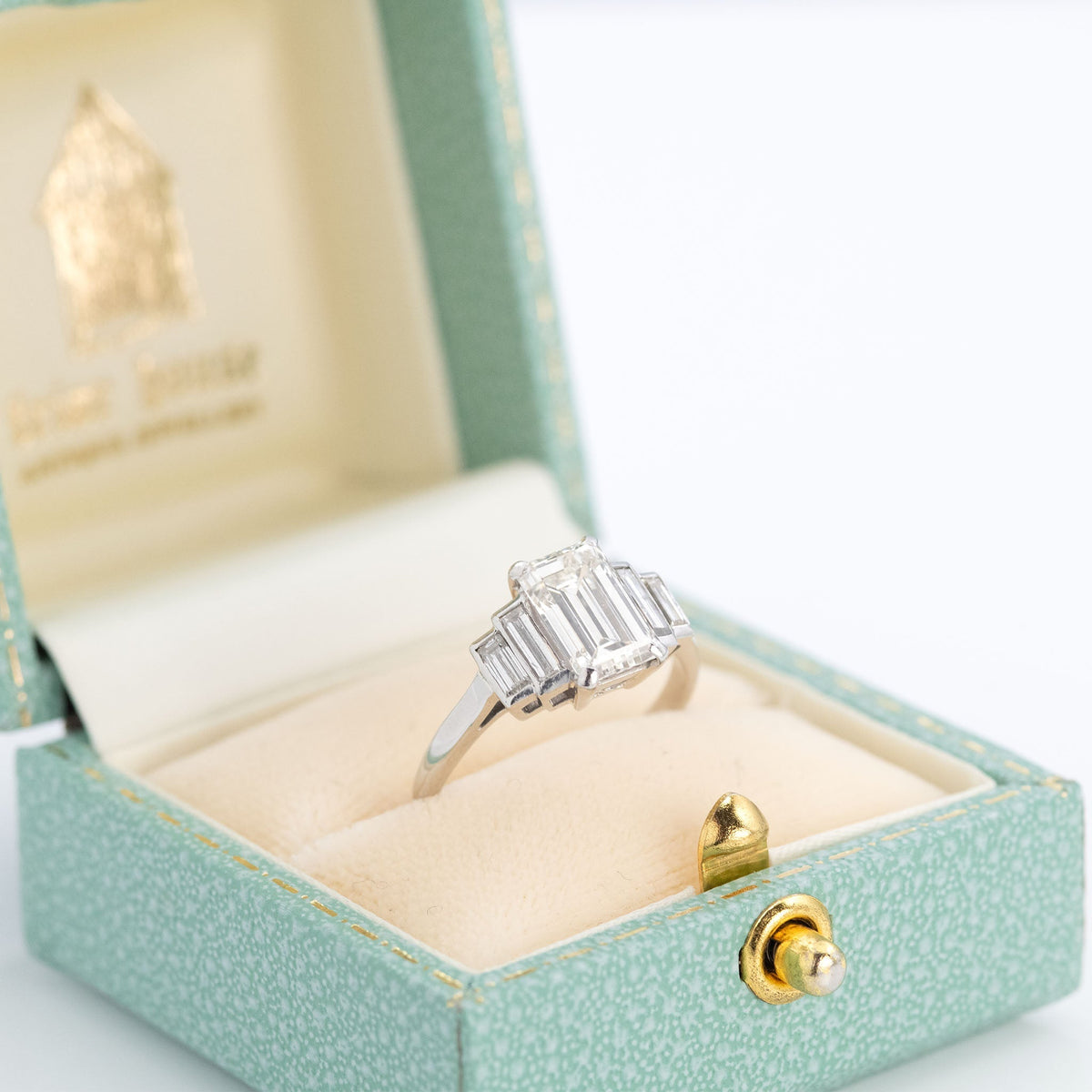A Guide to Art Deco Engagement Rings: Glamour and Geometry from the Roaring Twenties