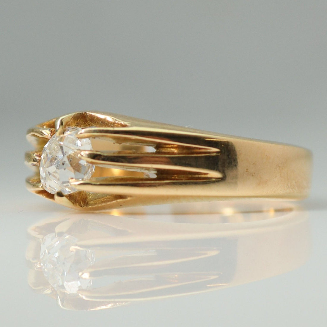 A Gentleman's Guide to Antique Rings: History, Styles and How to Choose