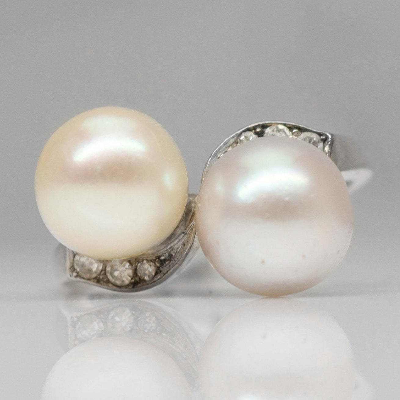 Vintage 18ct White Gold Cultured Pearl Cross Over Ring - Friar House