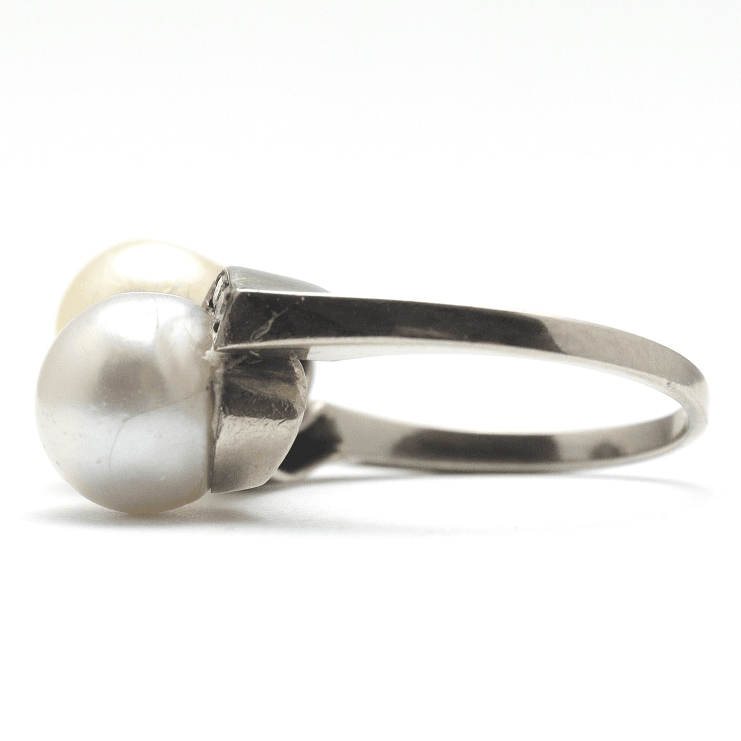 Vintage 18ct White Gold Cultured Pearl Cross Over Ring - Friar House