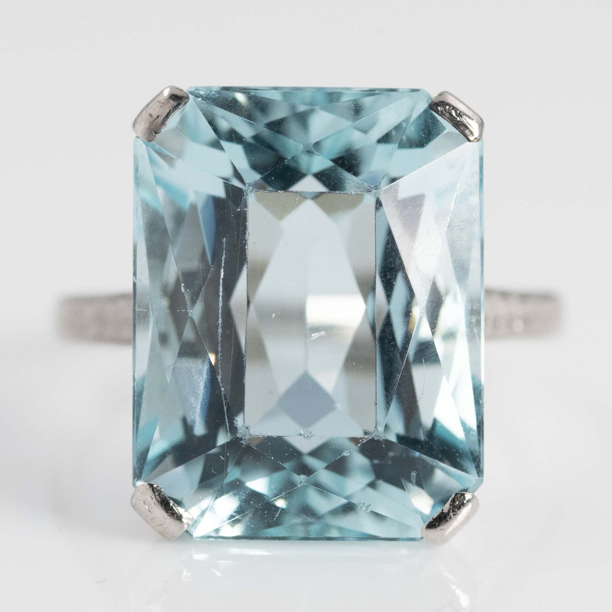 Art Deco 18ct White Gold Aquamarine Dress Ring - Friar House