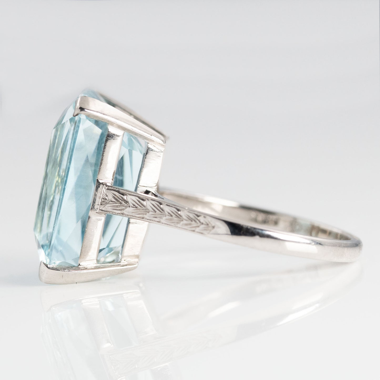 Art Deco 18ct White Gold Aquamarine Dress Ring - Friar House