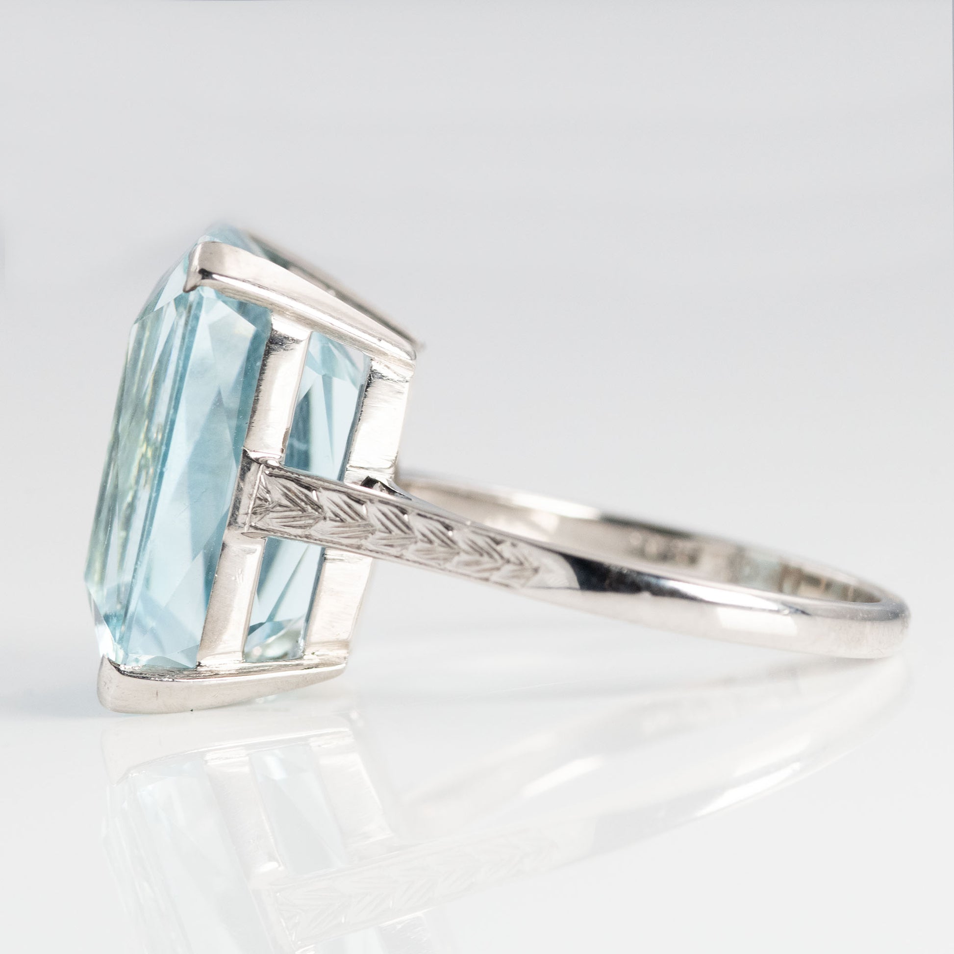 Art Deco 18ct White Gold Aquamarine Dress Ring - Friar House