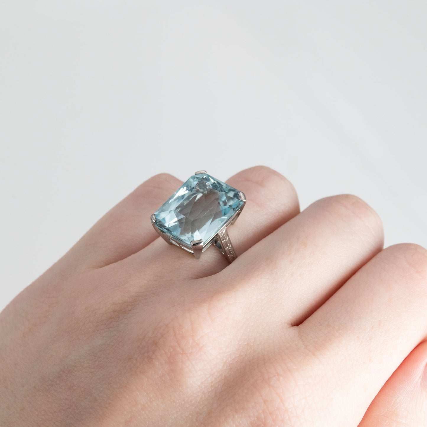 Art Deco 18ct White Gold Aquamarine Dress Ring - Friar House
