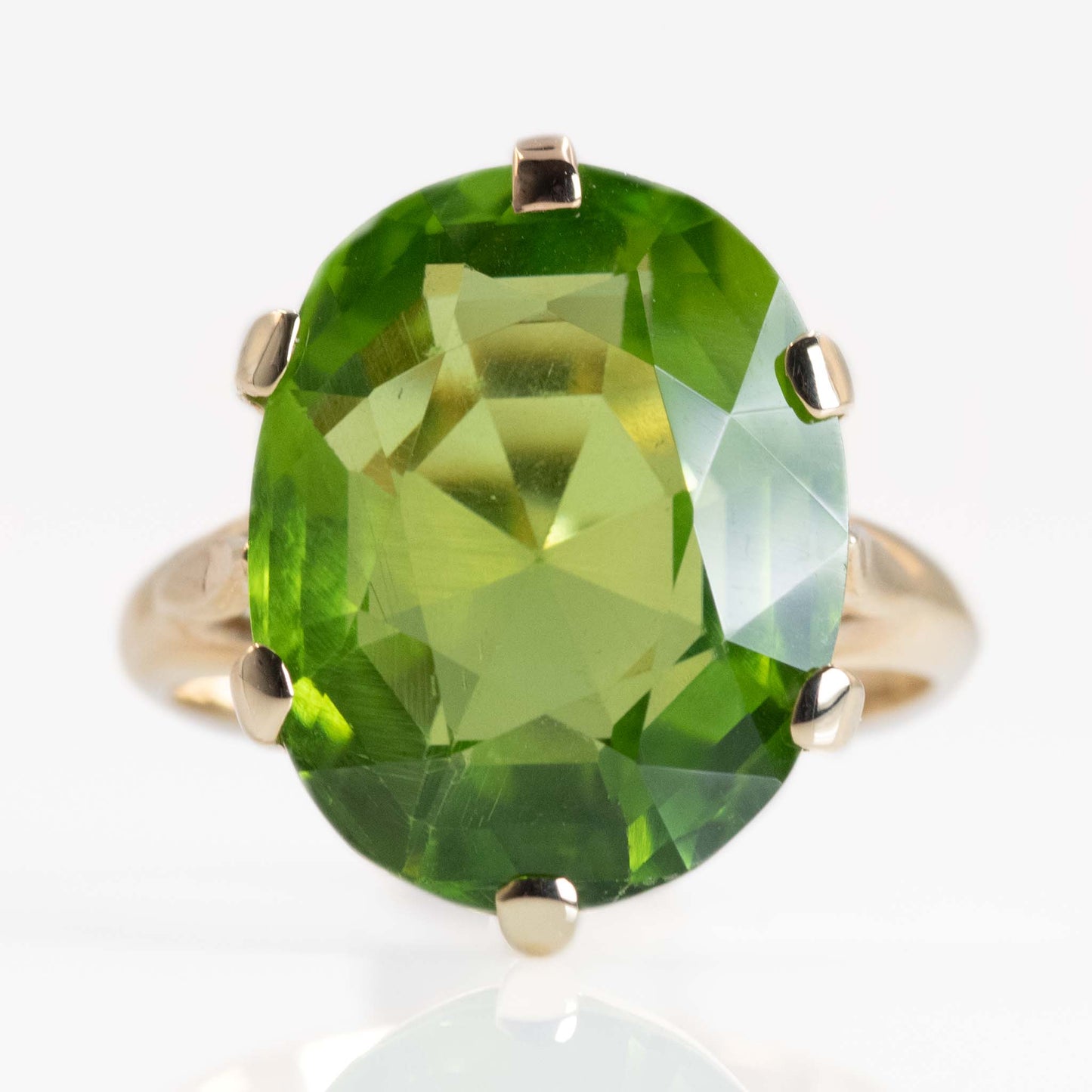 Art Deco 18ct Yellow Gold 12 Carat Peridot Ring - Friar House