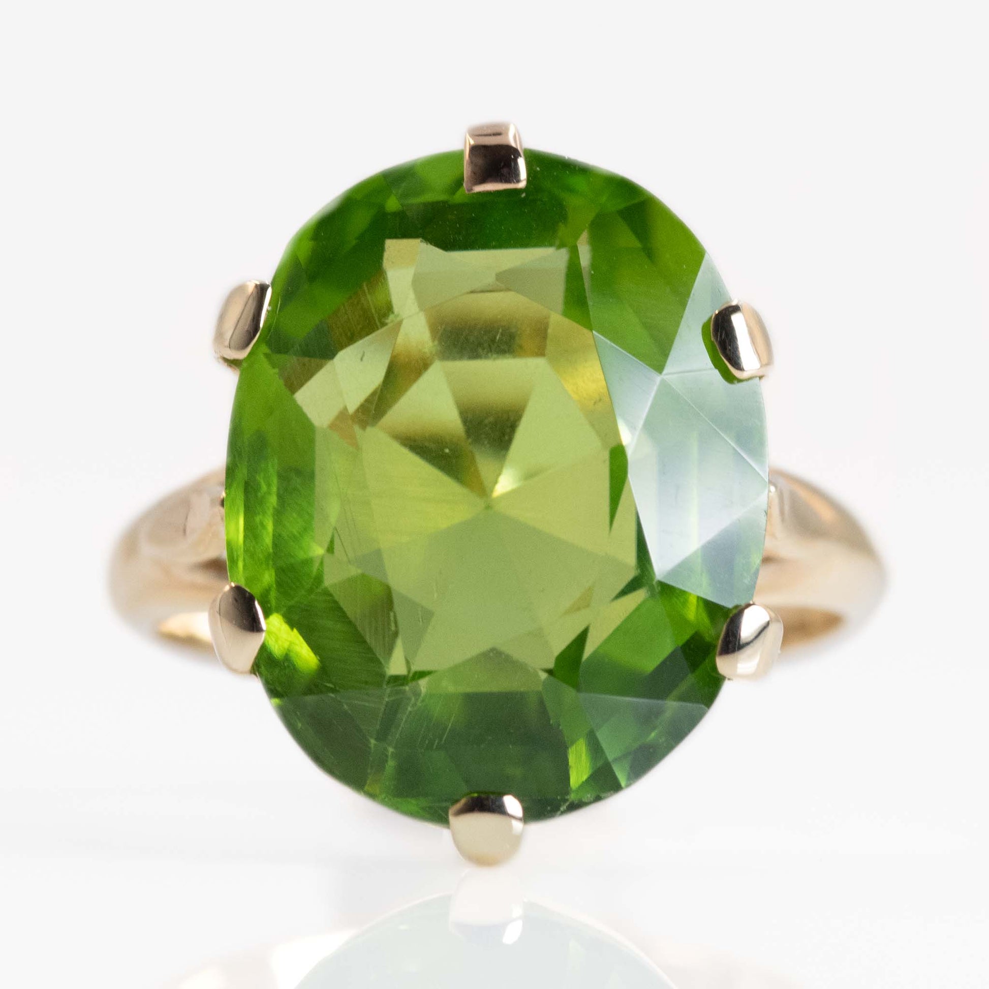 Art Deco 18ct Yellow Gold 12 Carat Peridot Ring - Friar House