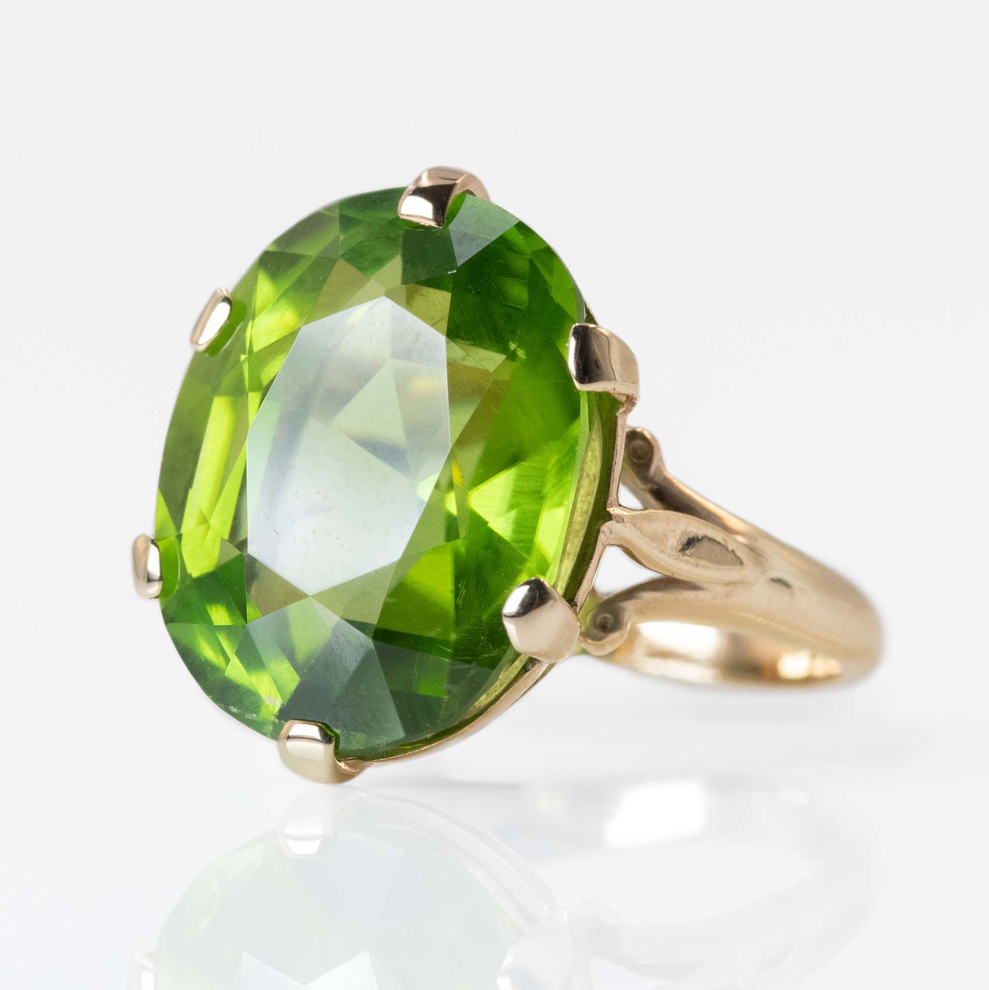 Art Deco 18ct Yellow Gold 12 Carat Peridot Ring - Friar House