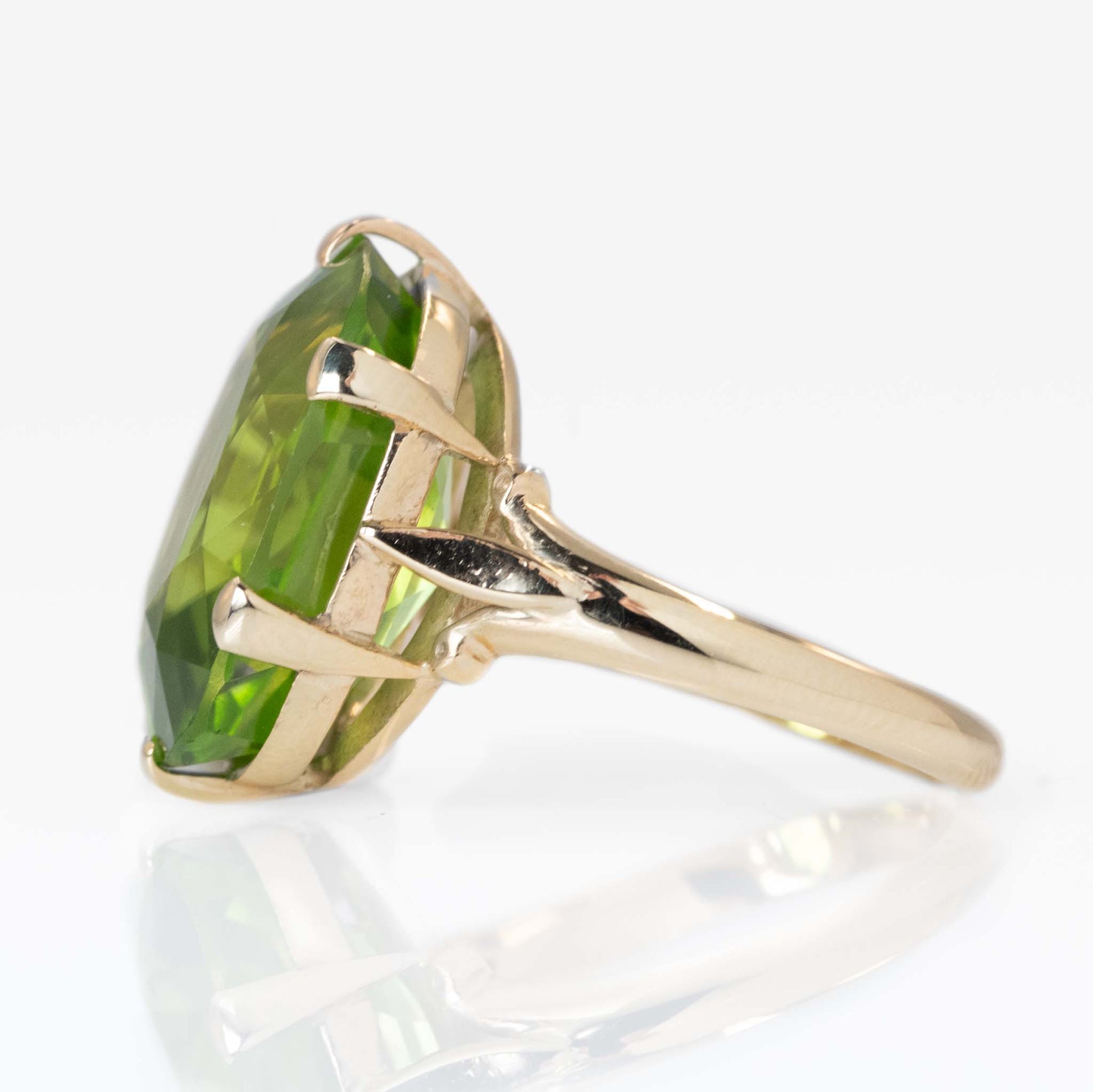 Art Deco 18ct Yellow Gold 12 Carat Peridot Ring- Friar House