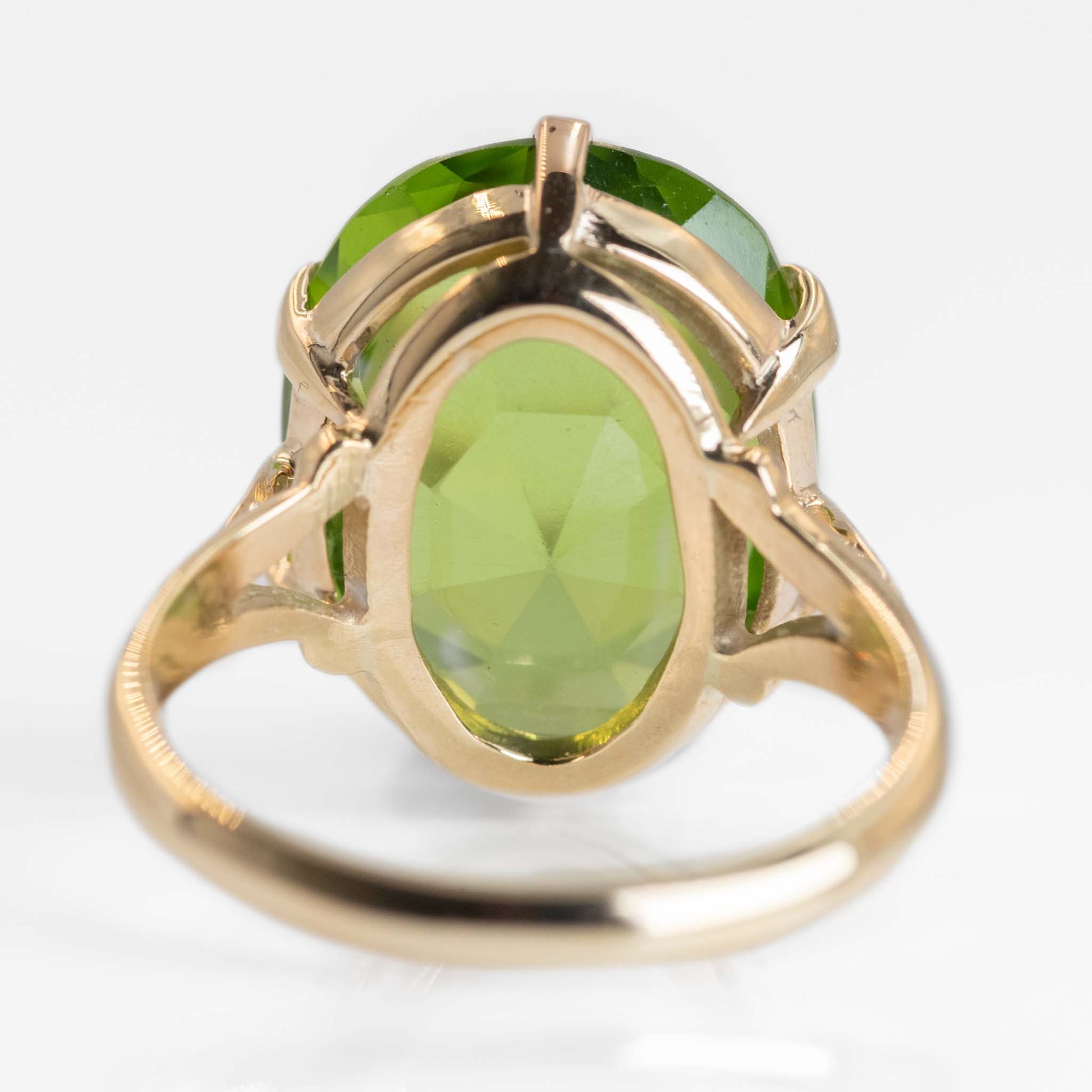 Art Deco 18ct Yellow Gold 12 Carat Peridot Ring - Friar House