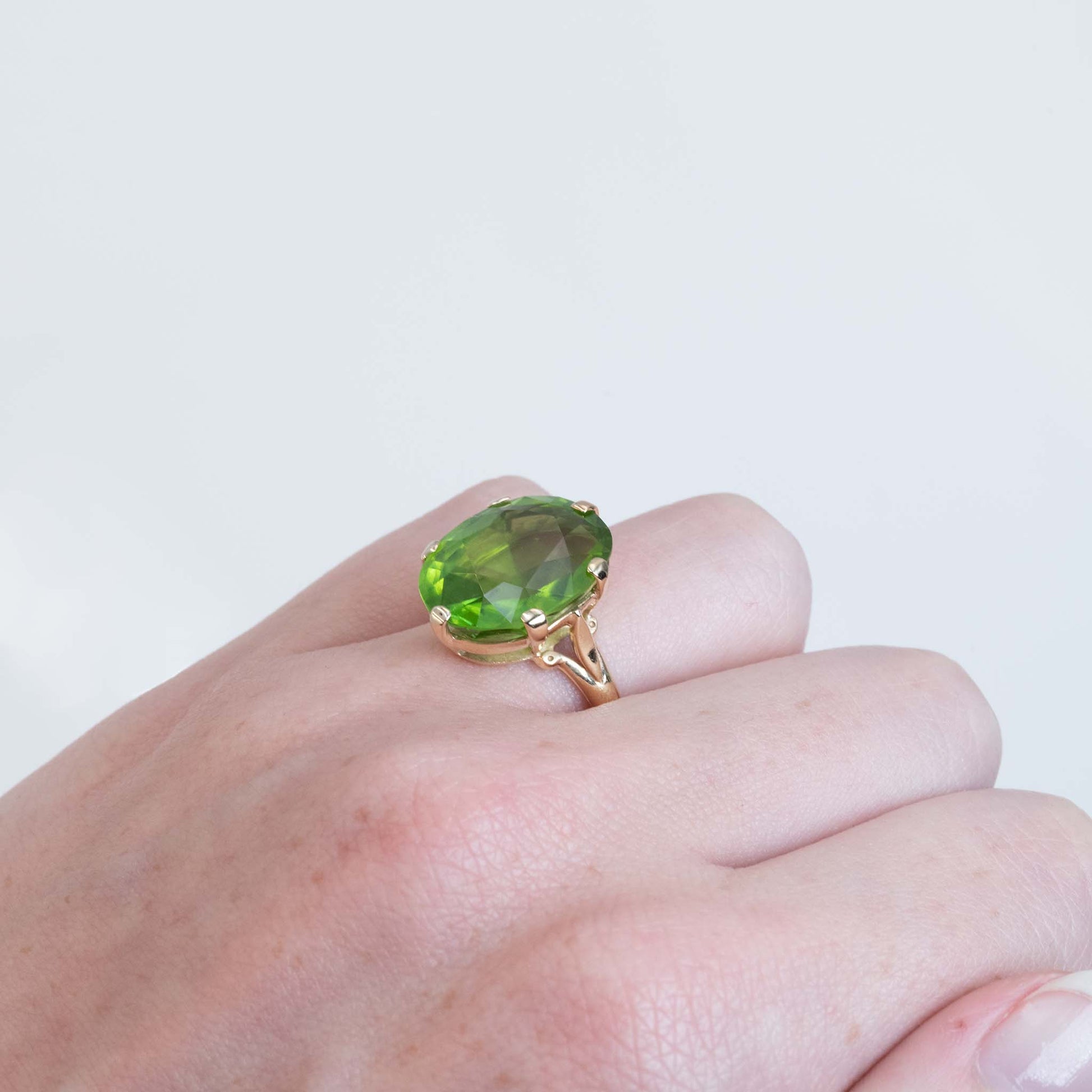 Art Deco 18ct Yellow Gold 12 Carat Peridot Ring - Friar House