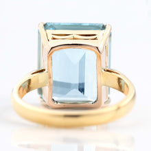Contemporary 18ct Yellow Gold 13 carat Aquamarine Dress Ring