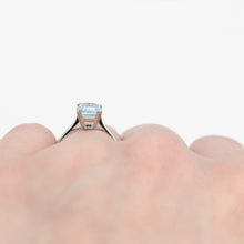 Vintage 18ct White Gold 1 carat Aquamarine Ring - Friar House