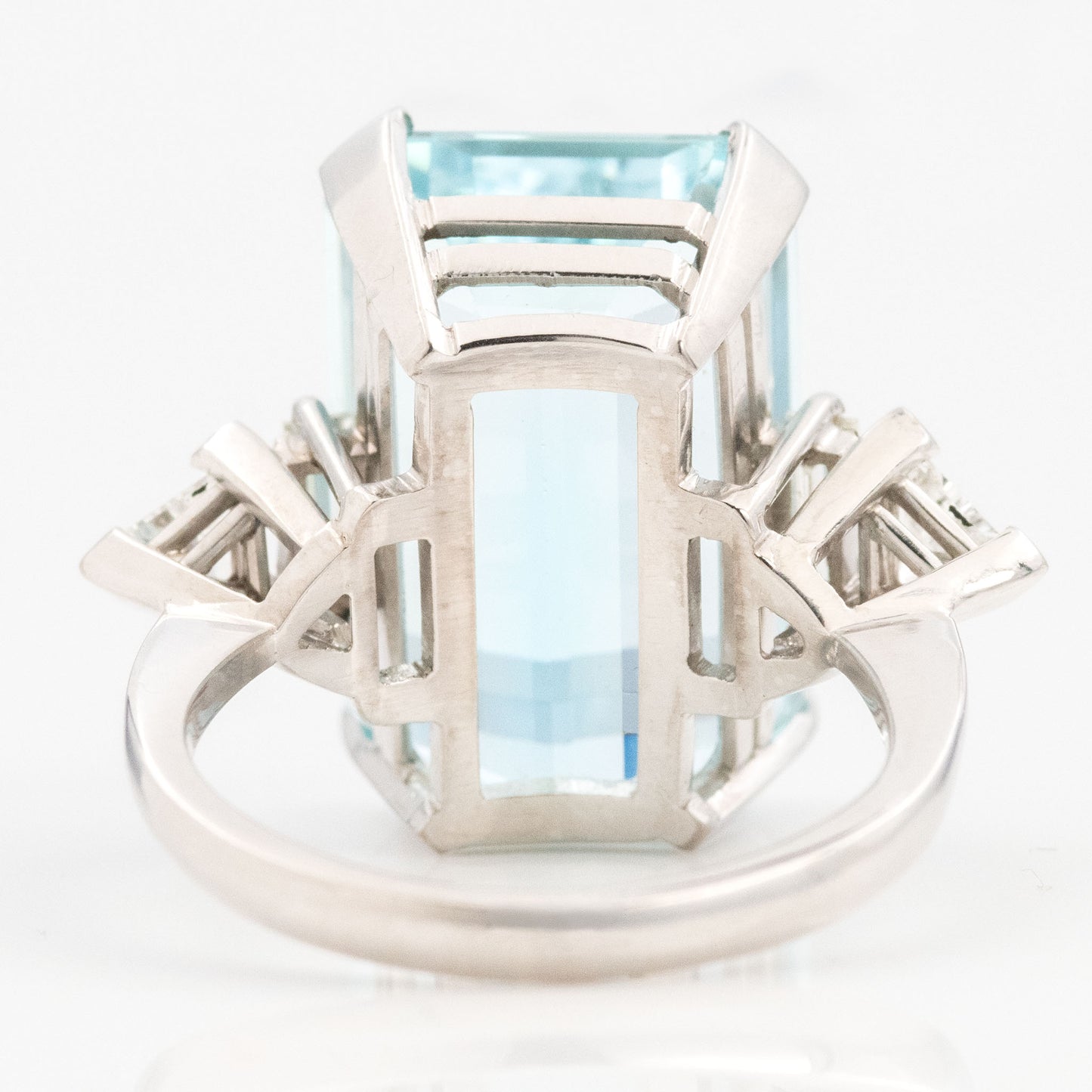 Vintage 18ct White Gold 21 Carat Aquamarine and Diamond Ring - Friar House