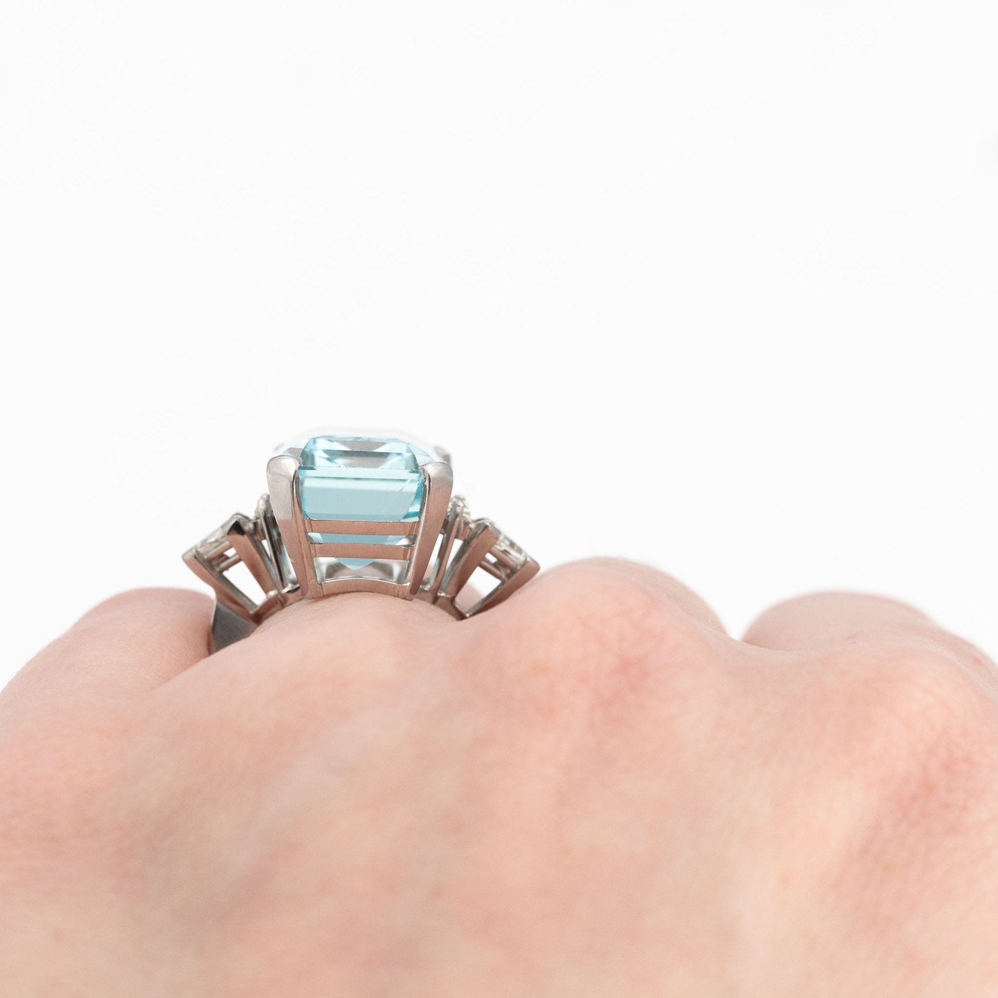 Vintage 18ct White Gold 21 Carat Aquamarine and Diamond Ring - Friar House
