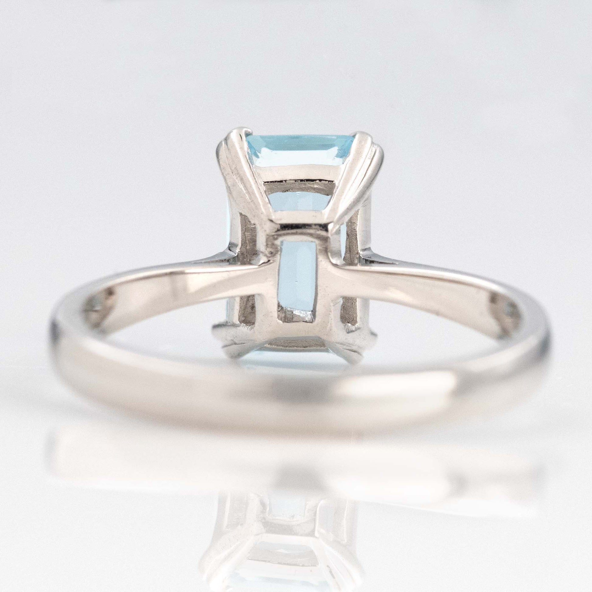 Vintage 18ct White Gold Aquamarine Ring - Friar House