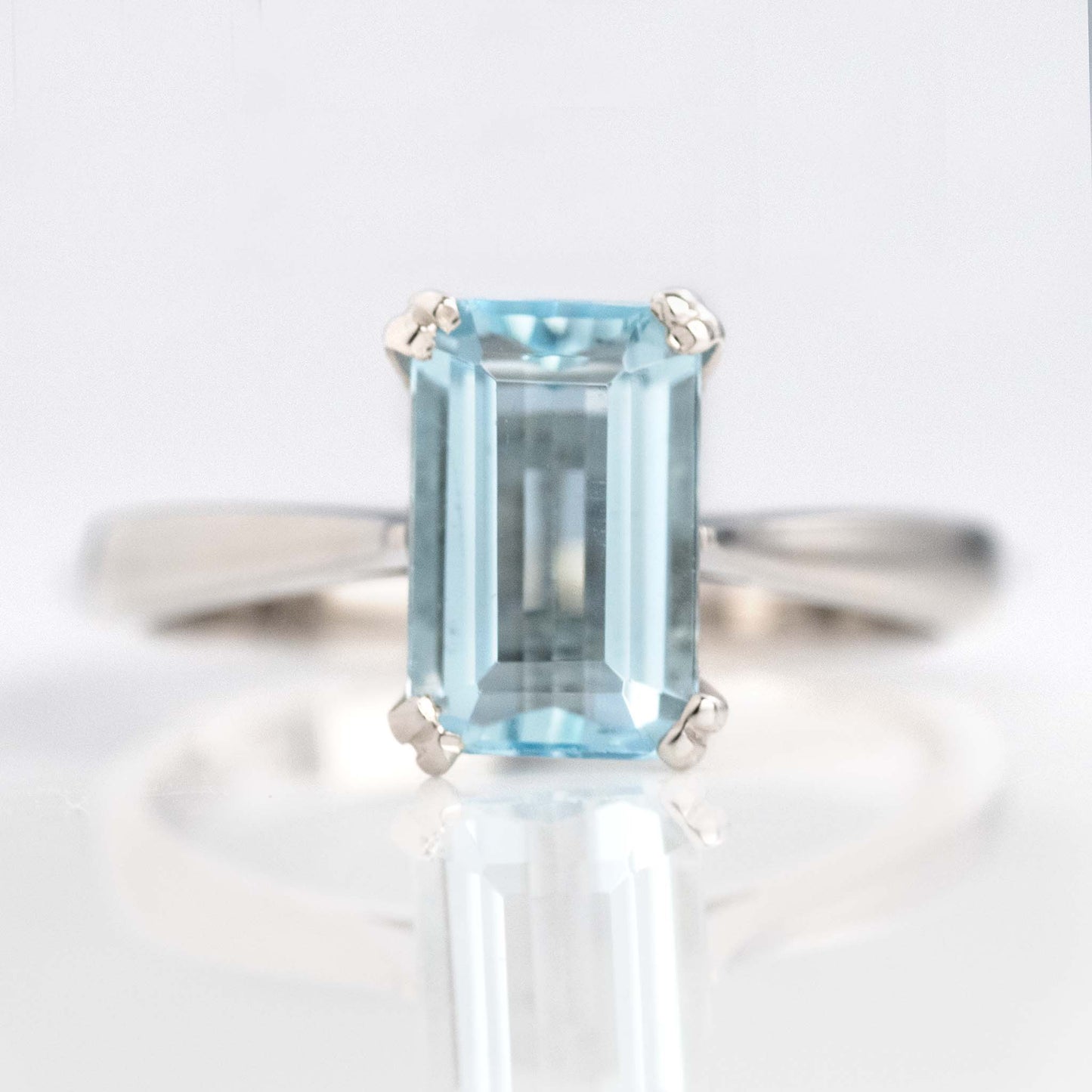 Vintage 18ct White Gold Aquamarine  Ring - Friar House
