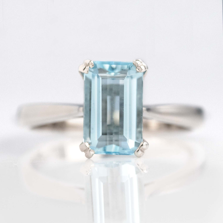 Vintage 18ct White Gold Aquamarine  Ring - Friar House