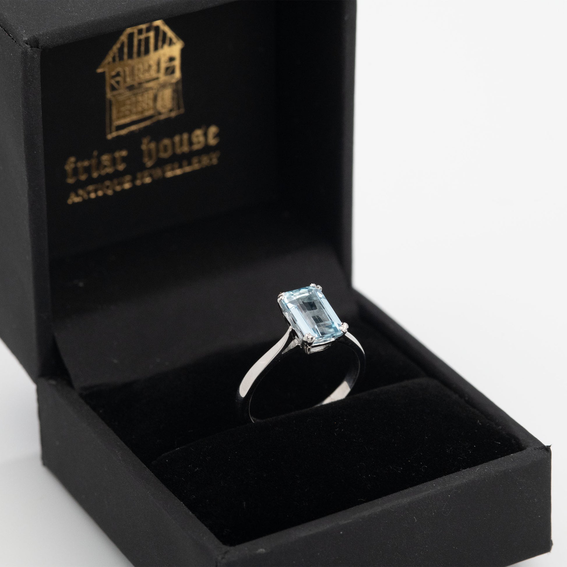 Vintage 18ct White Gold Aquamarine Ring - Friar House