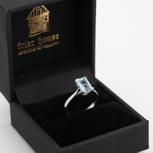 Vintage 18ct White Gold Aquamarine Ring - Friar House