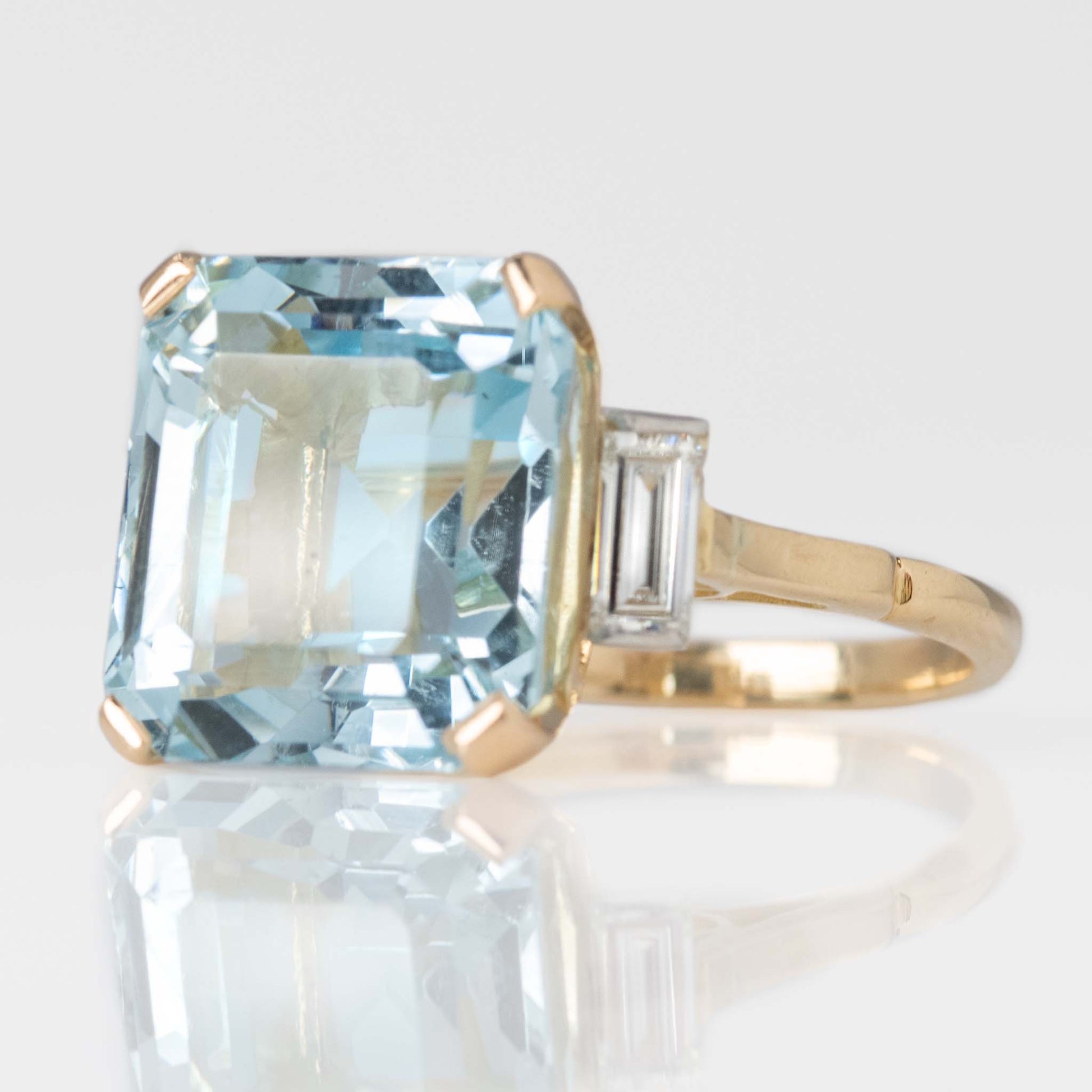 Vintage 18ct Yellow Gold 11 Carat Aquamarine and Diamond Ring - Friar House