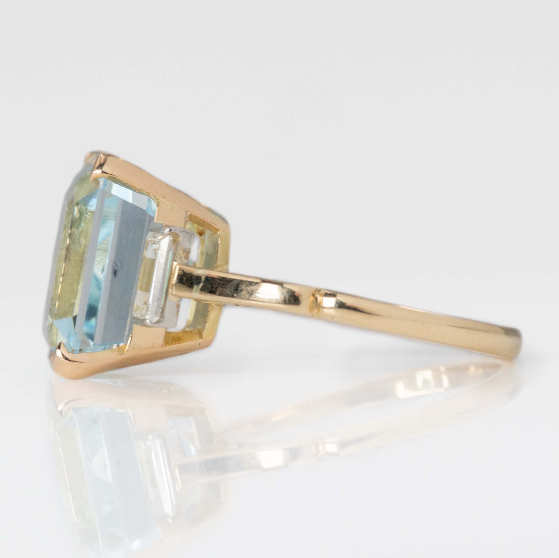 Vintage 18ct Yellow Gold 11 Carat Aquamarine and Diamond Ring - Friar House