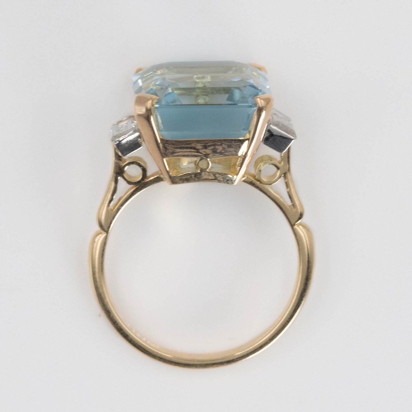 Vintage 18ct Yellow Gold 11 Carat Aquamarine and Diamond Ring - Friar House