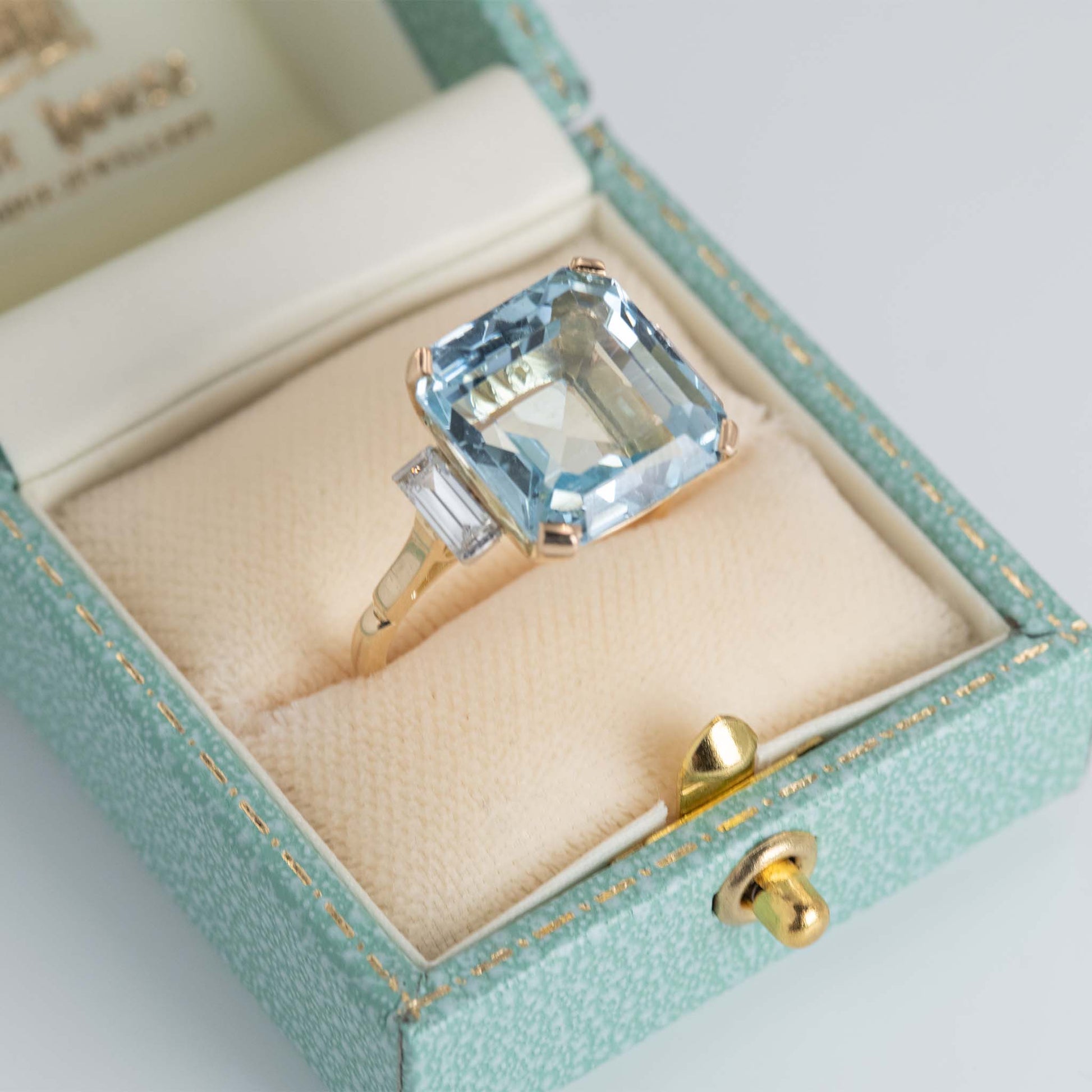 Vintage 18ct Yellow Gold 11 Carat Aquamarine and Diamond Ring - Friar House