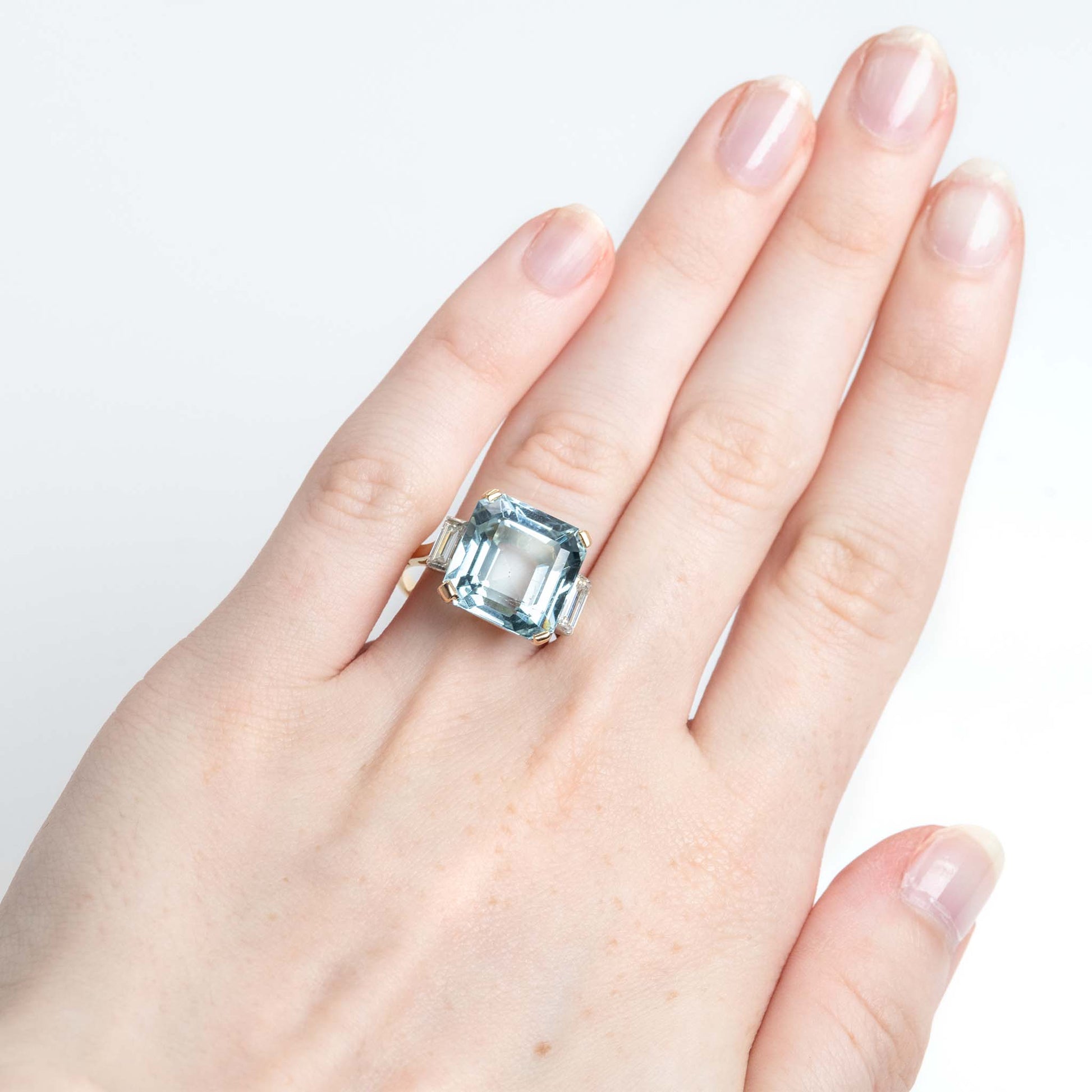 Vintage 18ct Yellow Gold 11 Carat Aquamarine and Diamond Ring - Friar House
