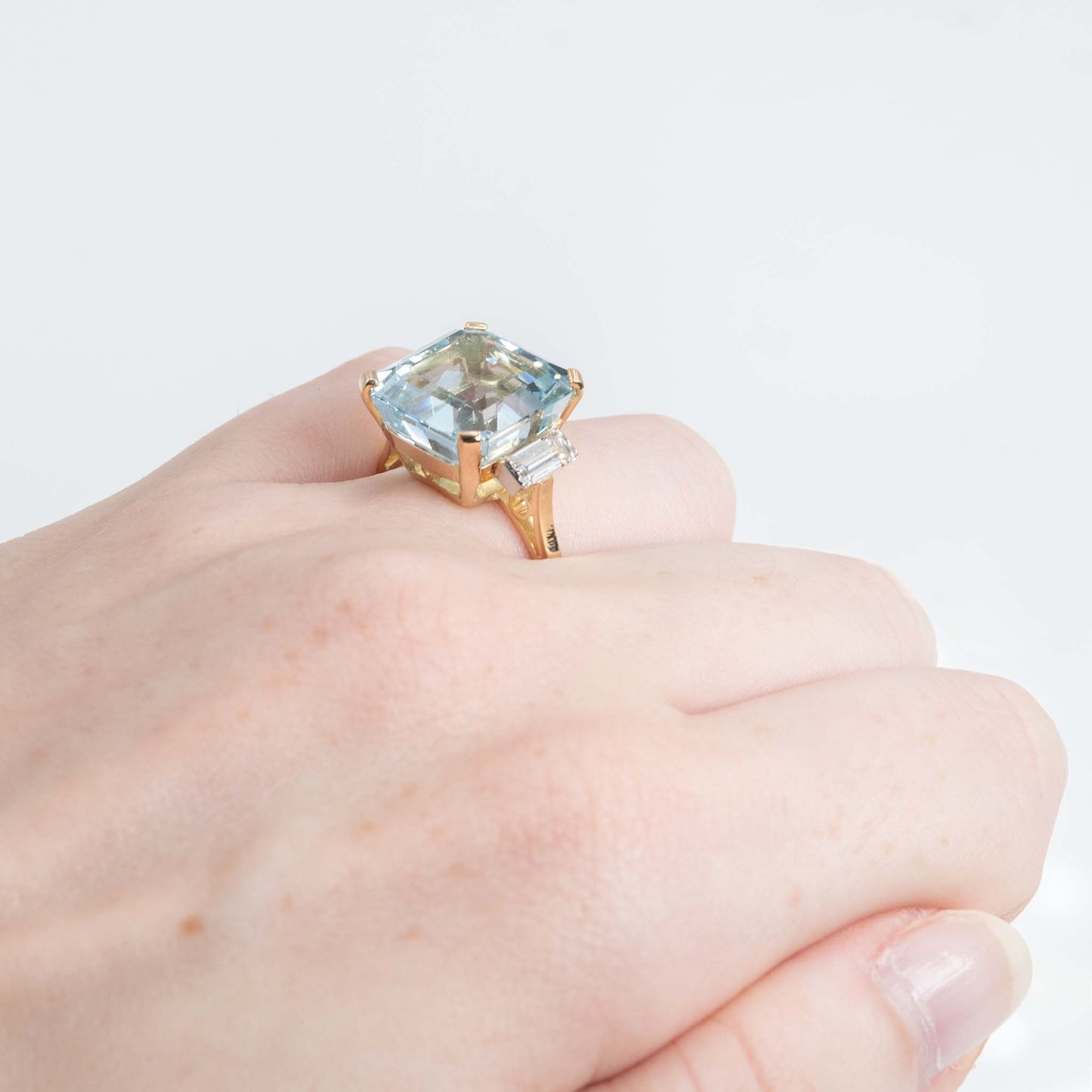 Vintage 18ct Yellow Gold 11 Carat Aquamarine and Diamond Ring - Friar House