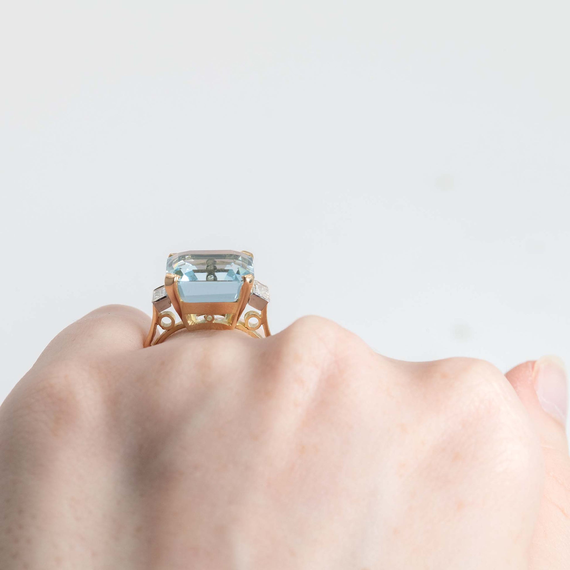 Vintage 18ct Yellow Gold 11 Carat Aquamarine and Diamond Ring - Friar House