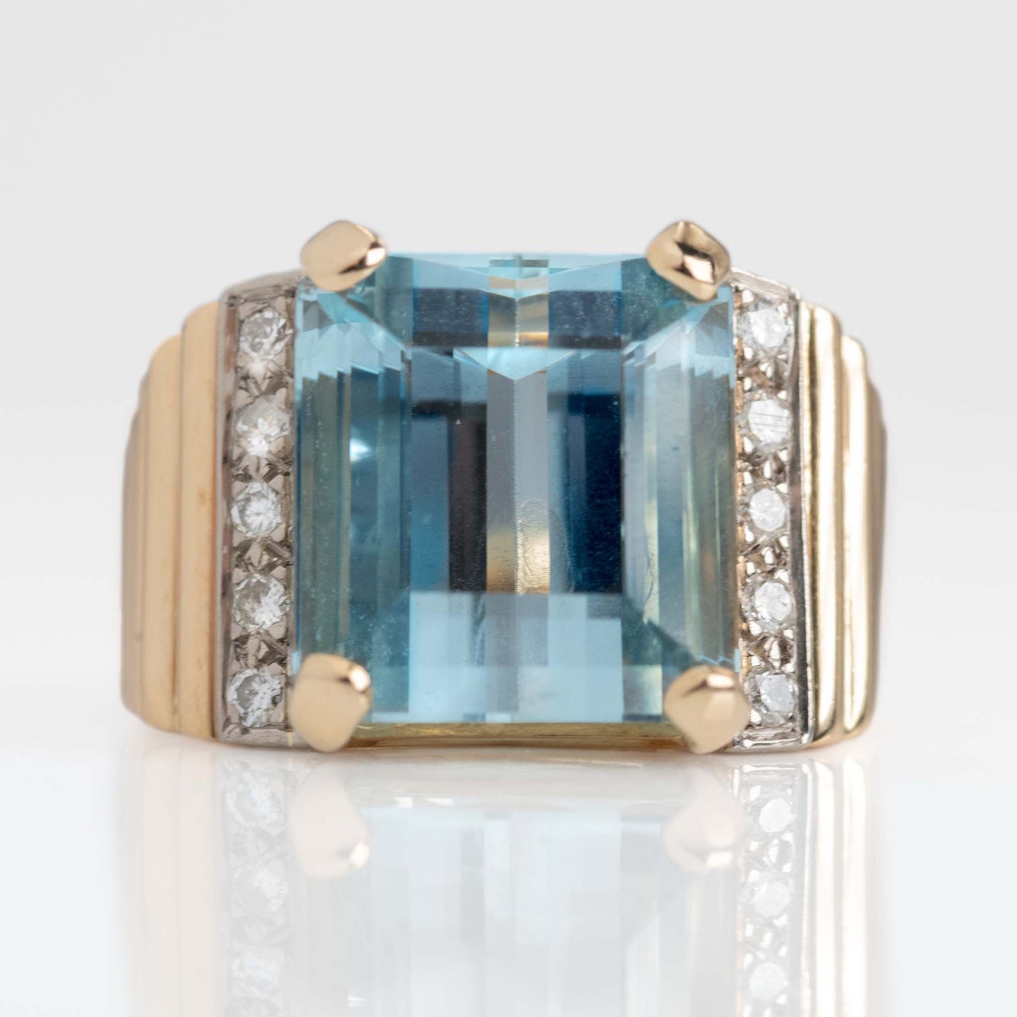Vintage 18ct Yellow Gold 8.5 Carat Aquamarine and Diamond Ring - Frair House