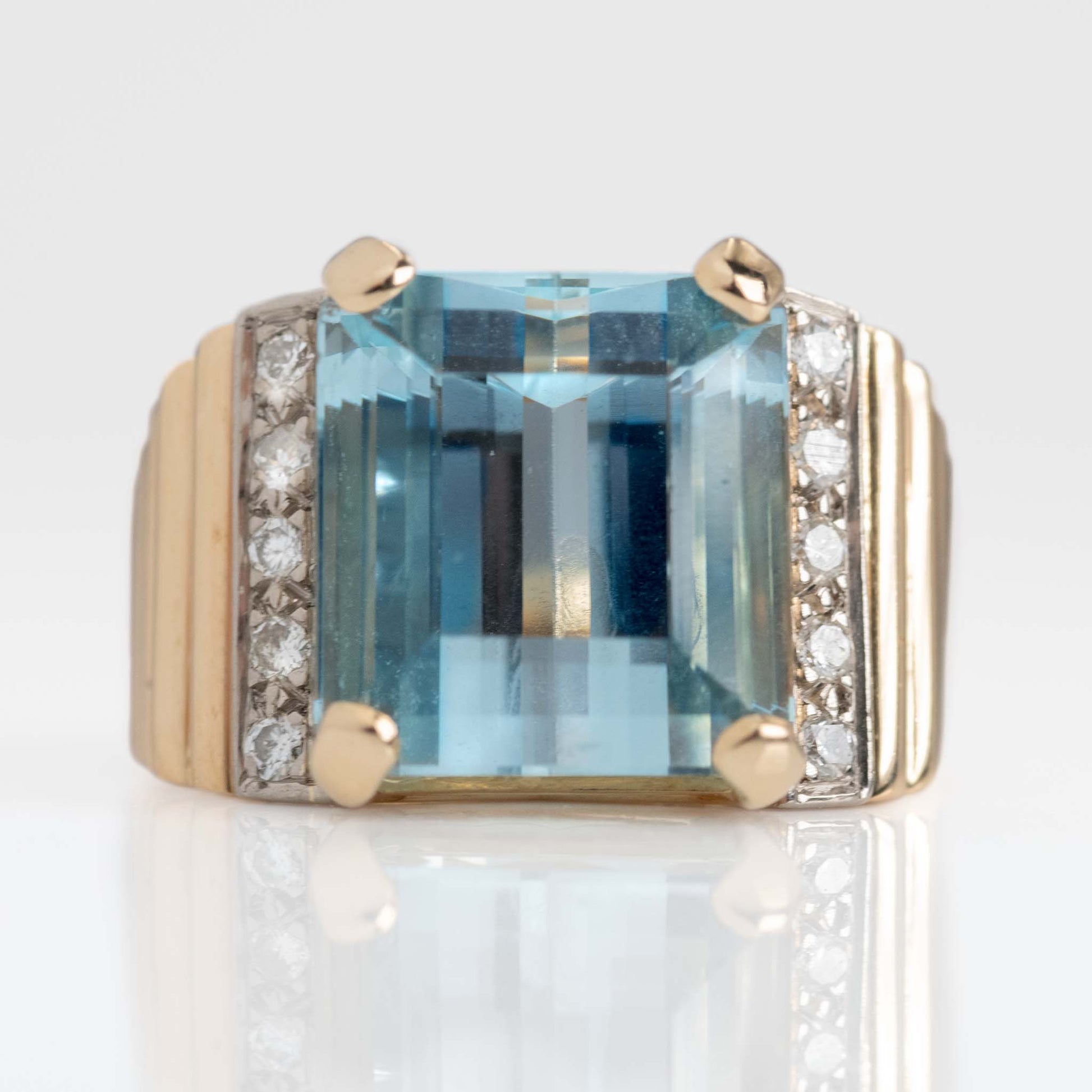 Vintage 18ct Yellow Gold 8.5 Carat Aquamarine and Diamond Ring - Frair House