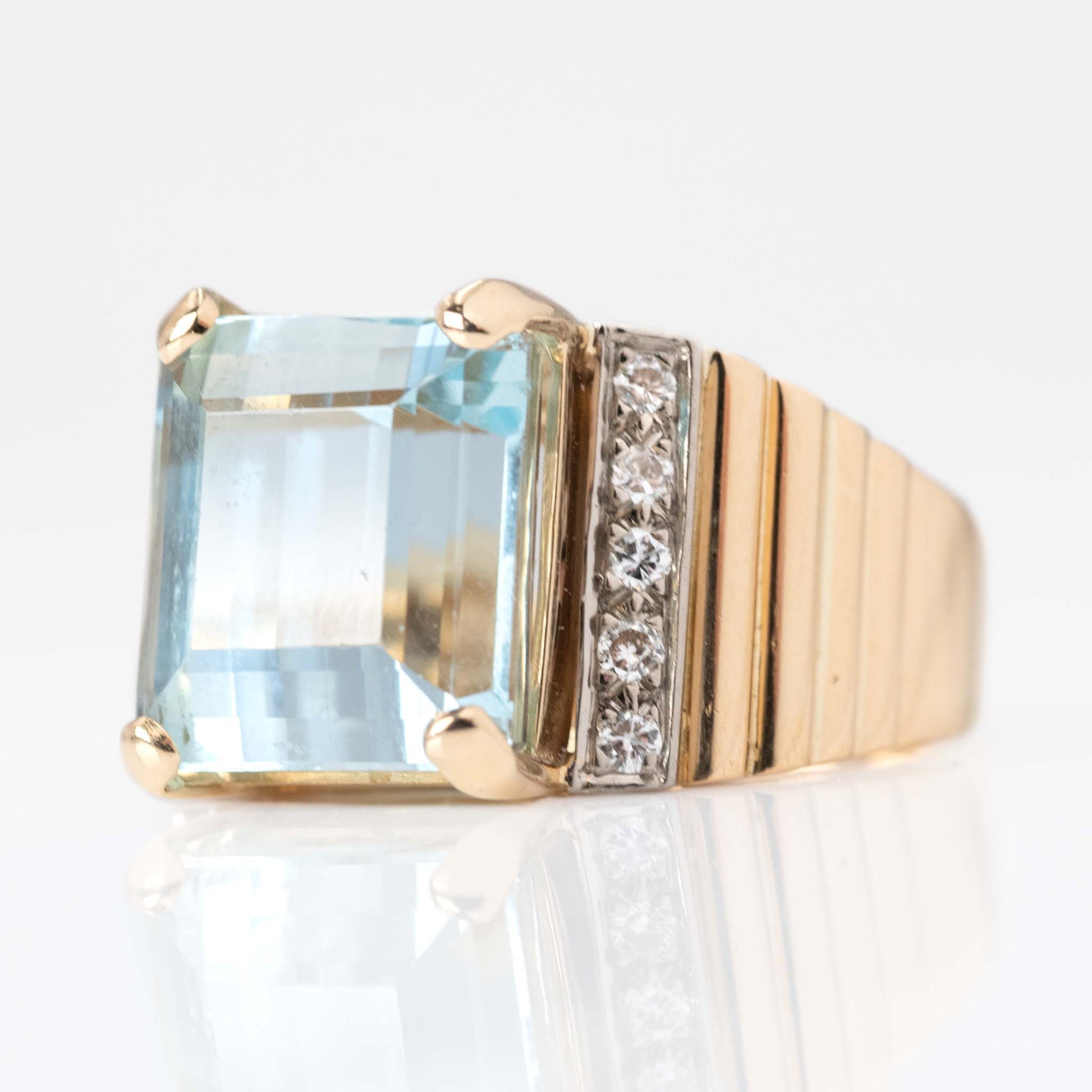 Vintage 18ct Yellow Gold 8.5 Carat Aquamarine and Diamond Ring - Friar House