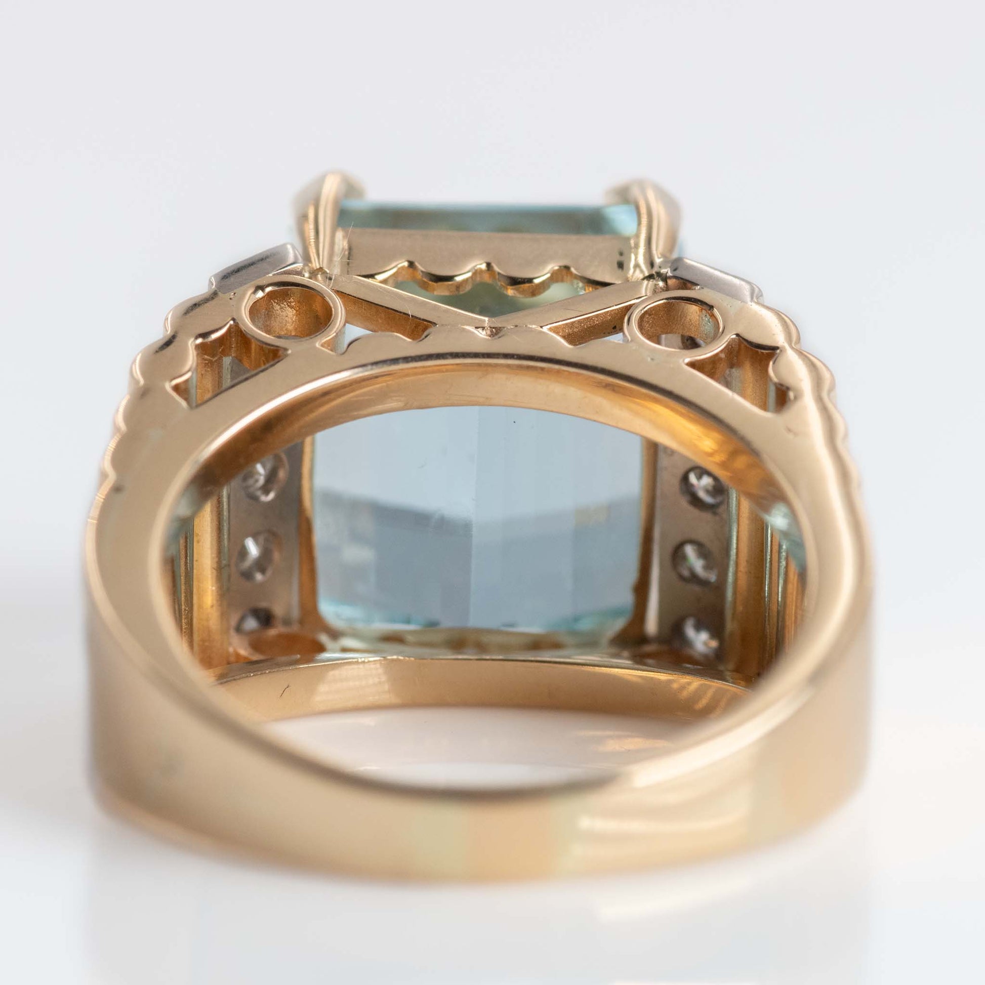 Vintage 18ct Yellow Gold 8.5 Carat Aquamarine and Diamond Ring - Friar House