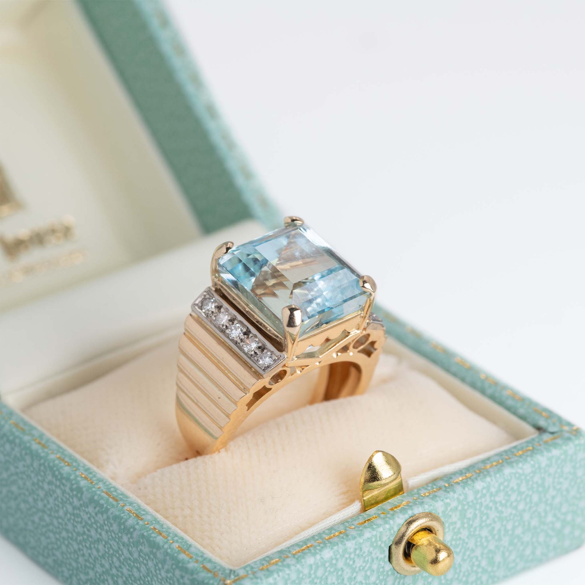 Vintage 18ct Yellow Gold 8.5 Carat Aquamarine and Diamond Ring - Friar House