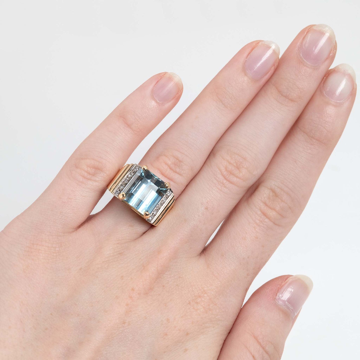 Vintage 18ct Yellow Gold 8.5 Carat Aquamarine and Diamond Ring - Friar House
