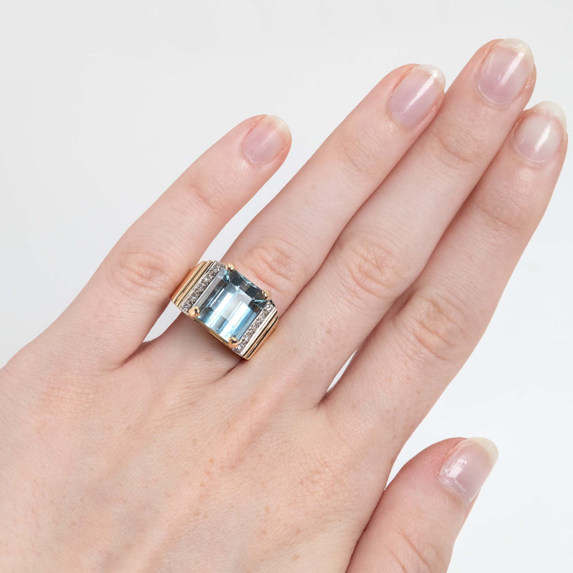 Vintage 18ct Yellow Gold 8.5 Carat Aquamarine and Diamond Ring - Friar House