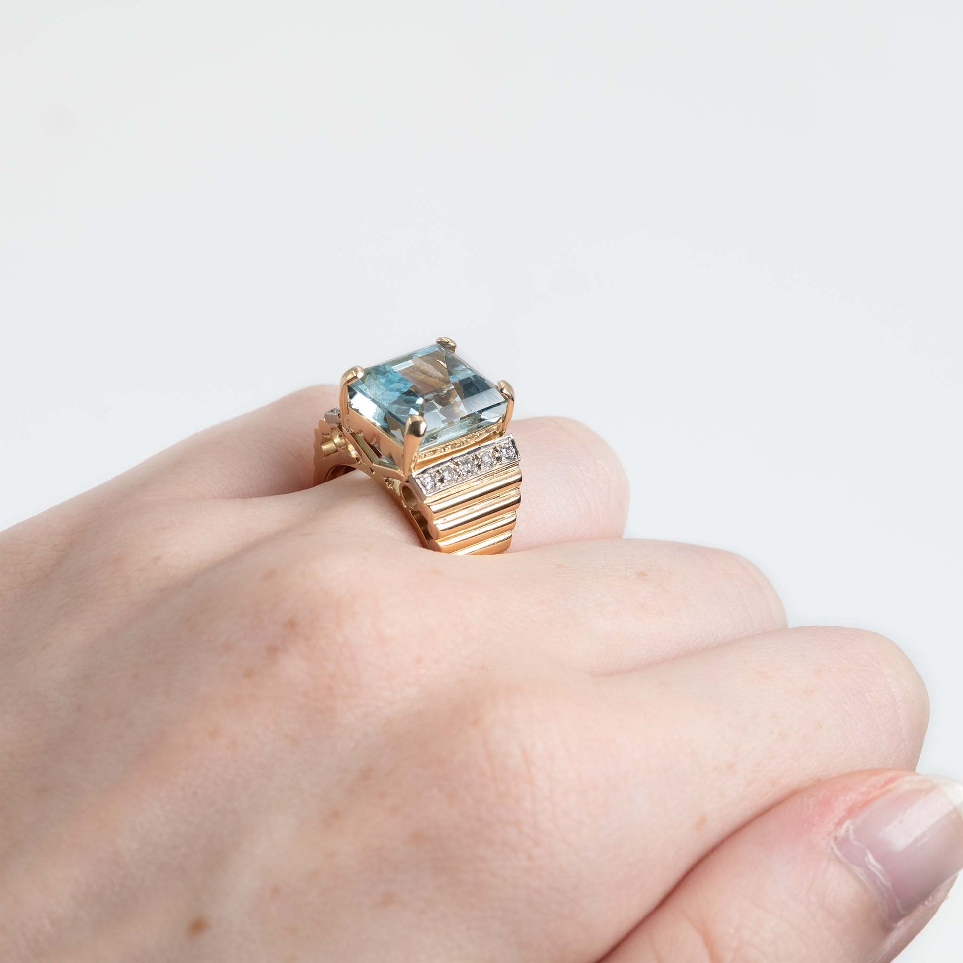 Vintage 18ct Yellow Gold 8.5 Carat Aquamarine and Diamond Ring - Friar House