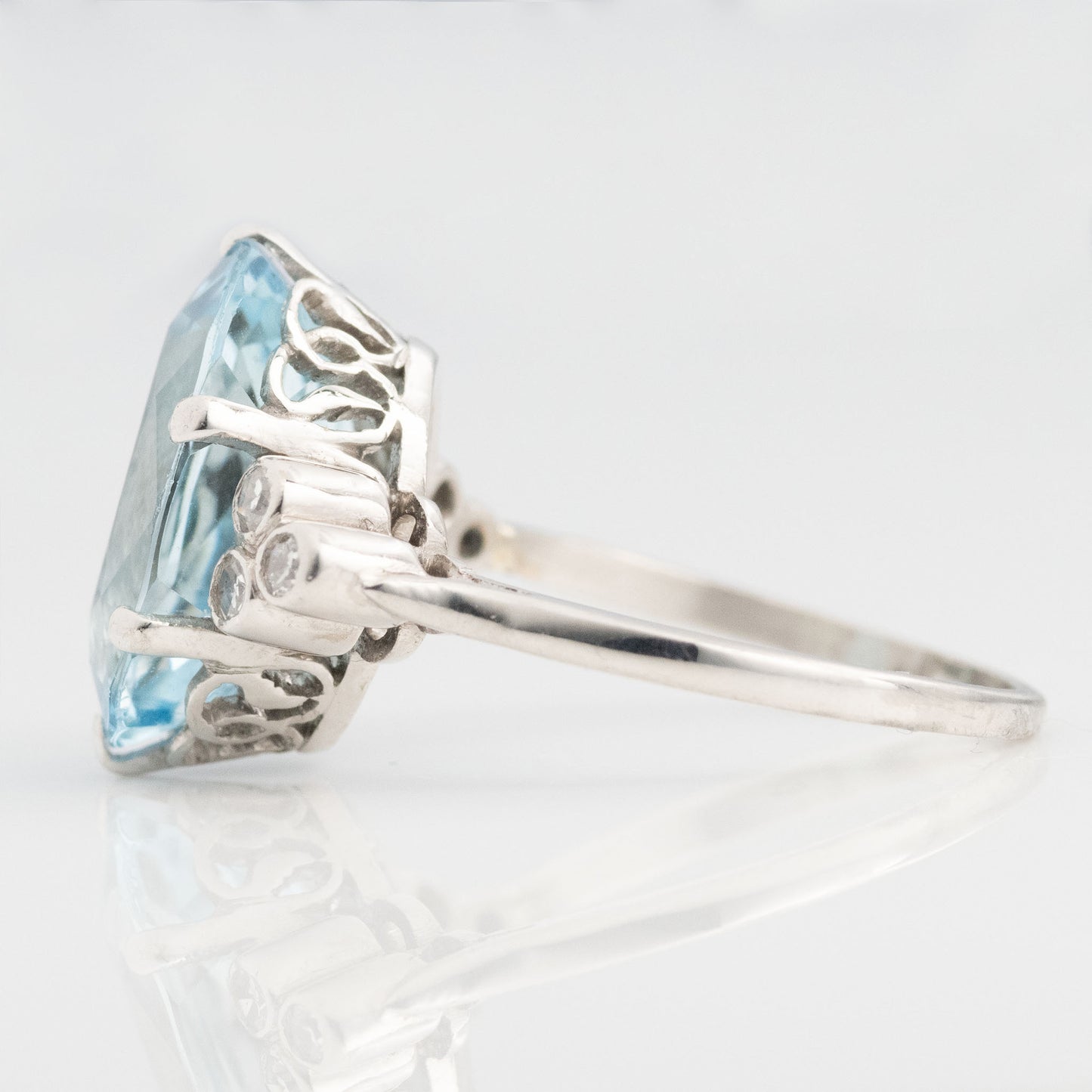 Vintage Platinum 6 Carat Aquamarine Ring - Friar House Antique Jewellery