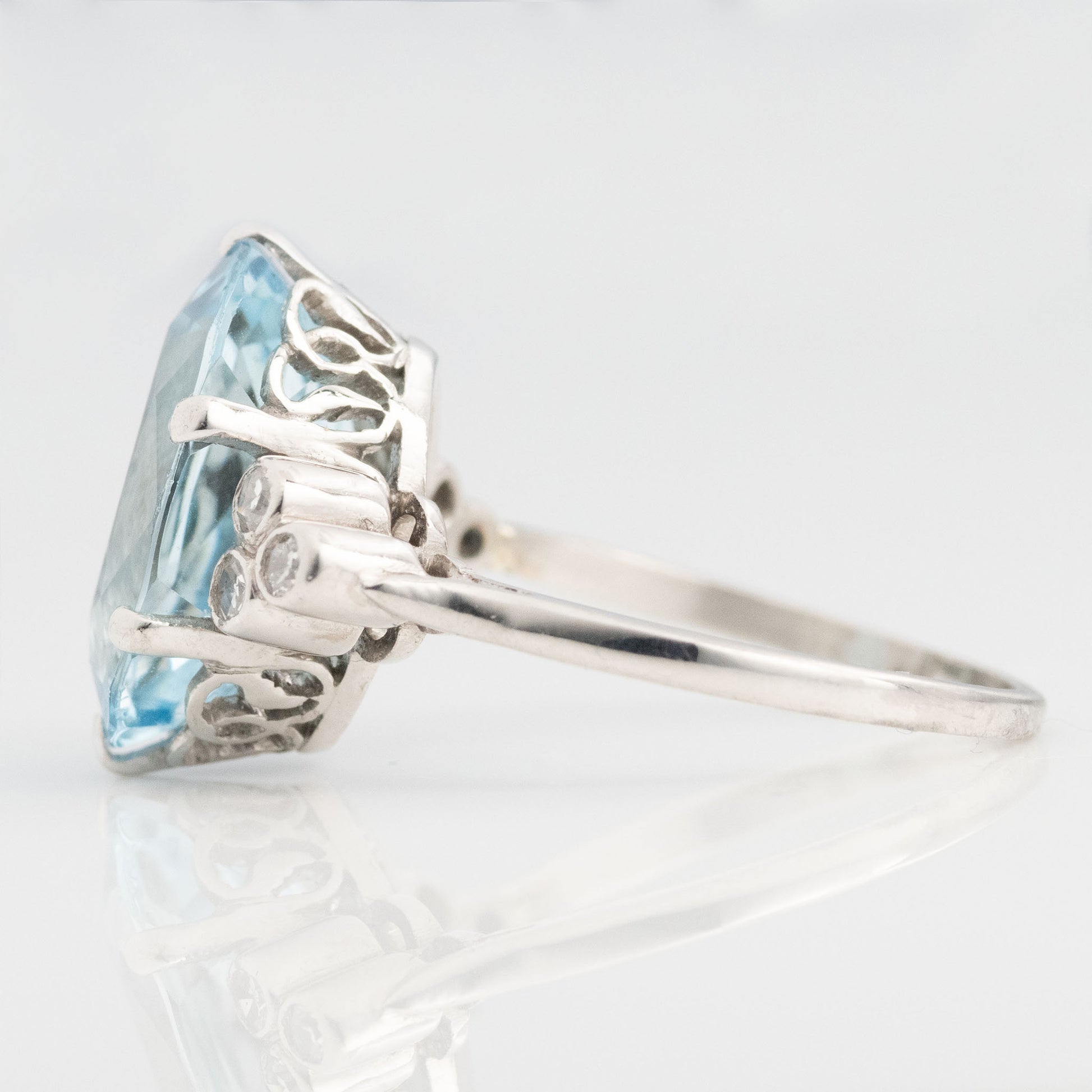 Vintage Platinum 6 Carat Aquamarine Ring - Friar House Antique Jewellery