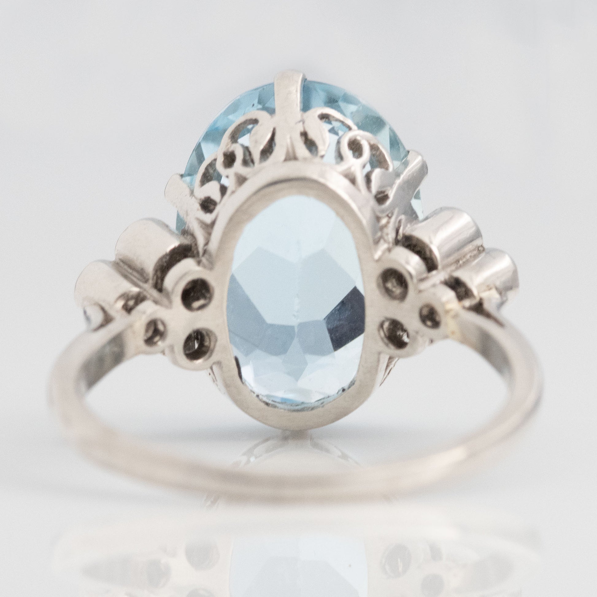 Vintage Platinum 6 Carat Aquamarine Ring - Friar House Antique Jewellery