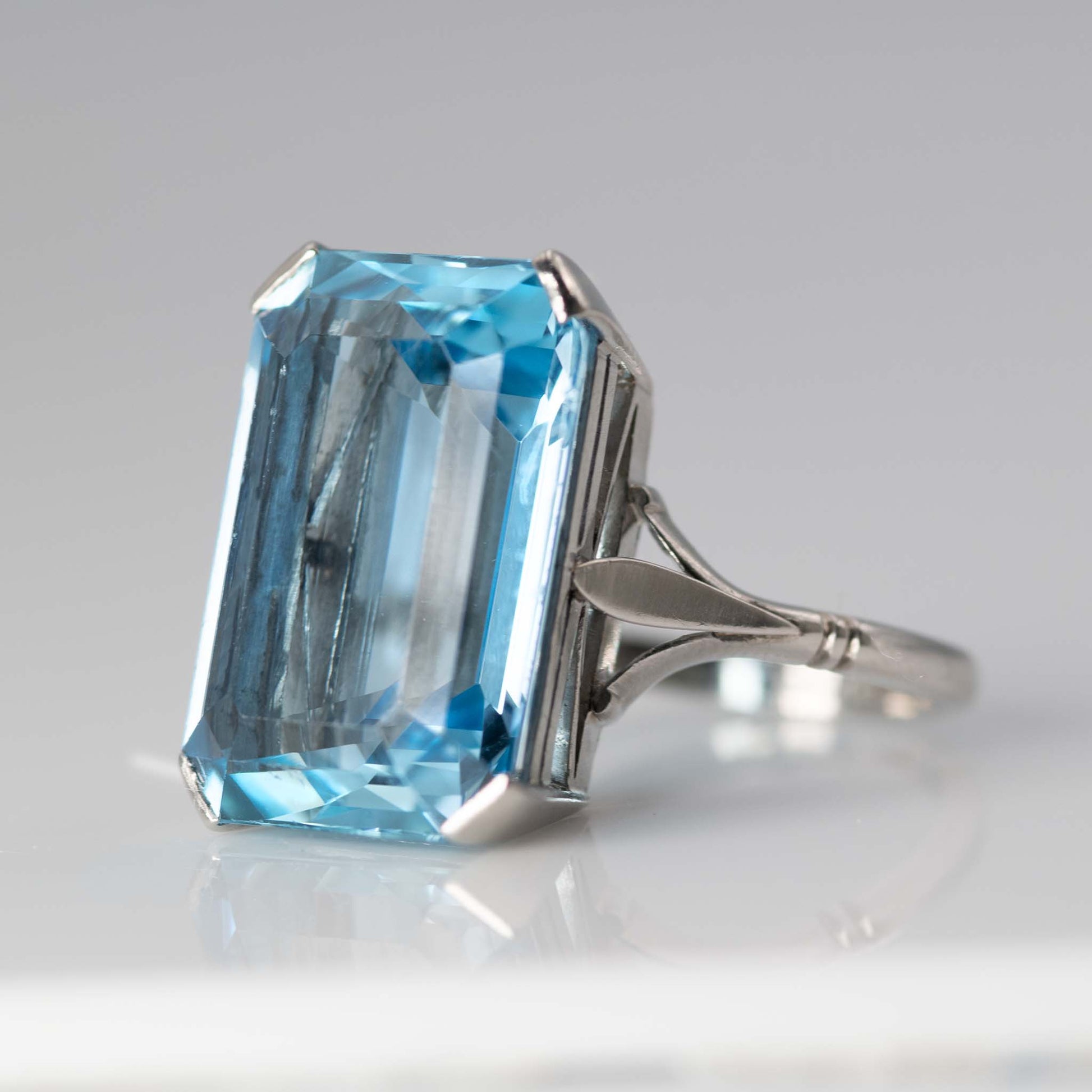 Art Deco Platinum 17 Carat Aquamarine Ring - Friar House