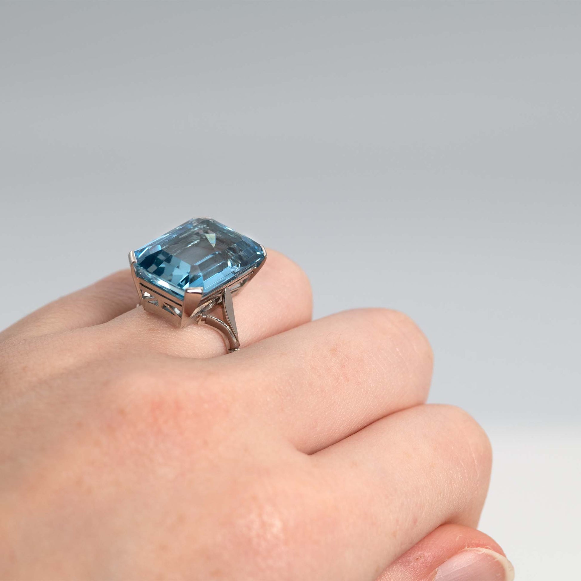 Art Deco Platinum 17 Carat Aquamarine Ring - Friar House