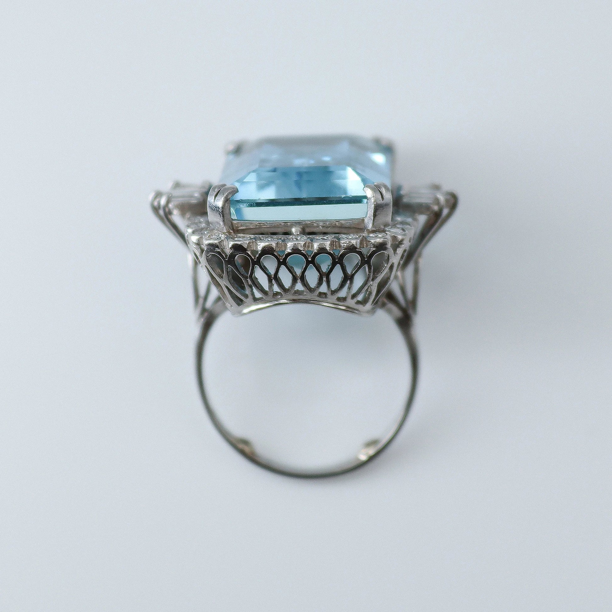 Contemporary 18ct White Gold 16 Carat Aquamarine and Diamond Ring - Friar House