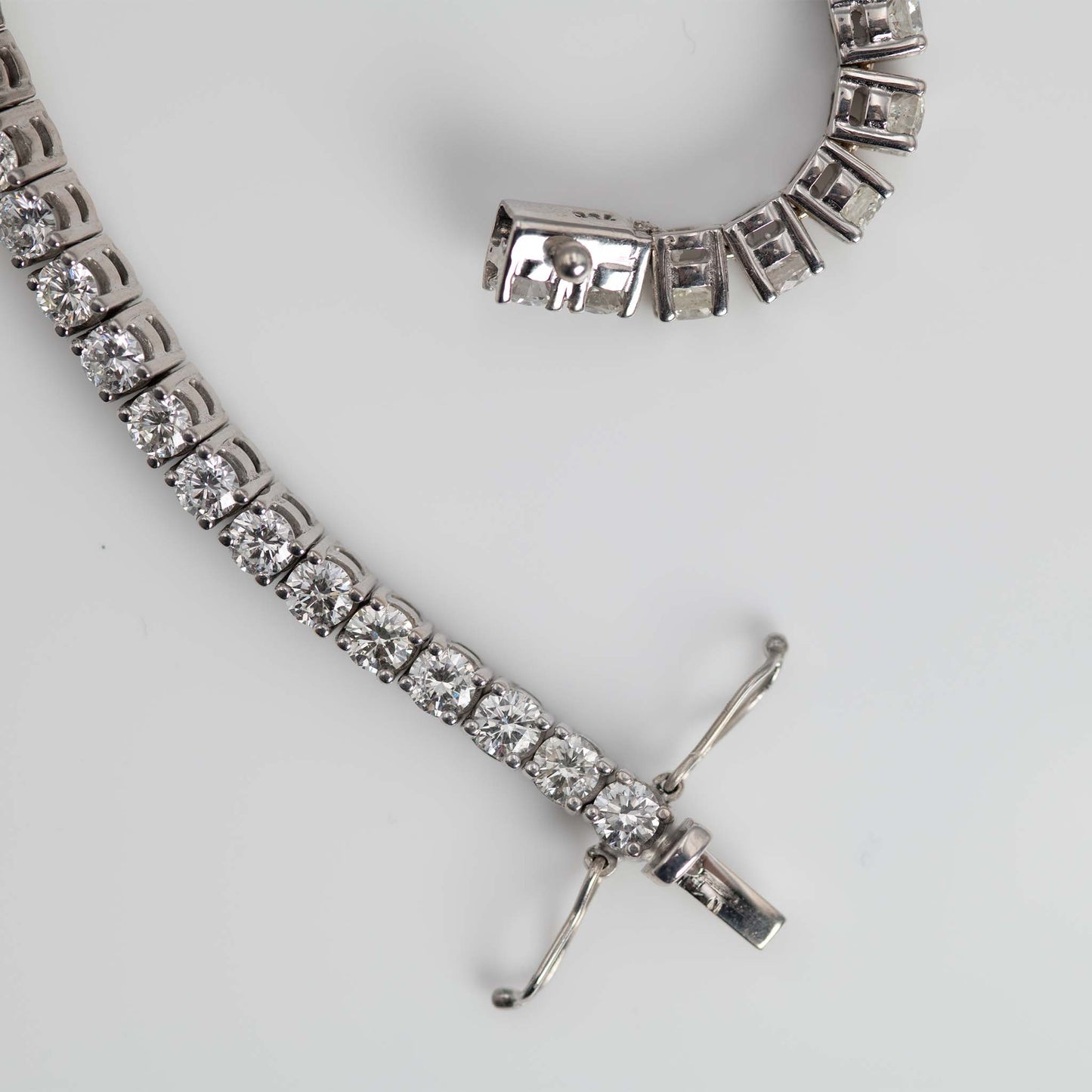 Contemporary 18ct White Gold 8.5 Carat Diamond Line Bracelet - Friar House