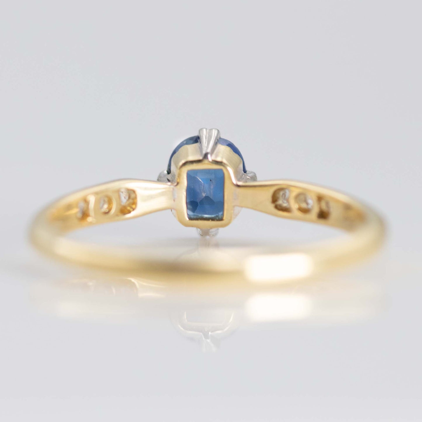 Vintage 18ct Yellow Gold Sapphire Ring - Friar House